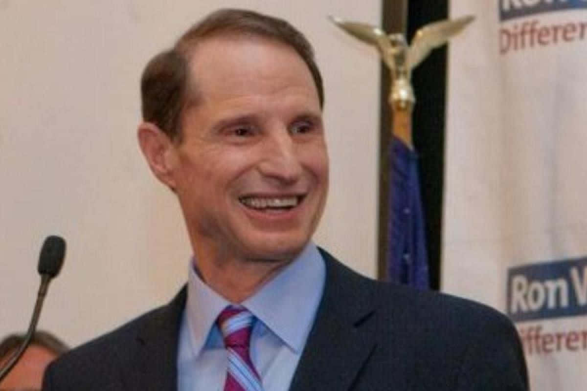 Ron Wyden Smiling With Teeth Wallpaper