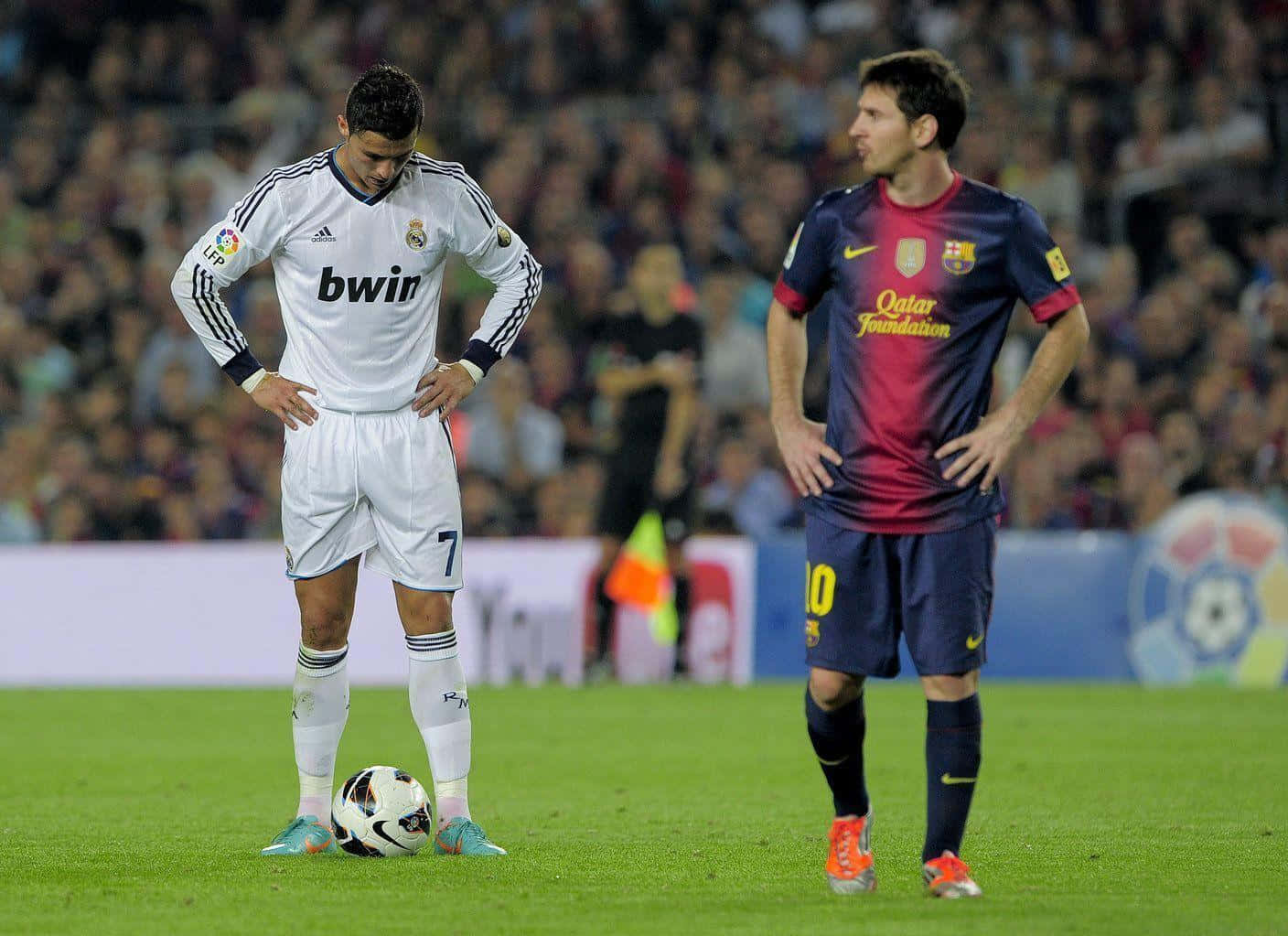 Ronaldo Messi Football Rivalry Wallpaper