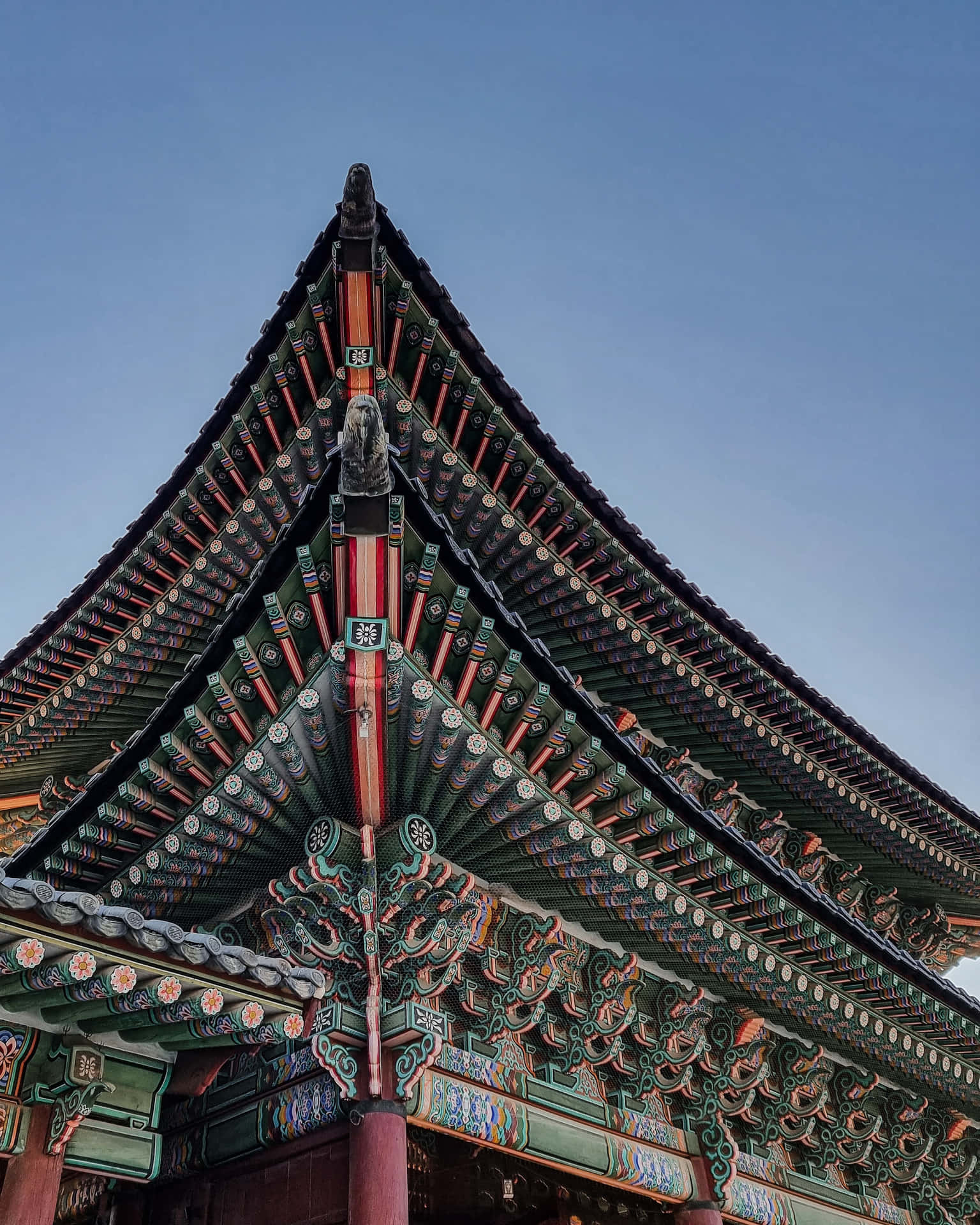 Roof Of Gyeongbokgung Palace In Seoul Wallpaper