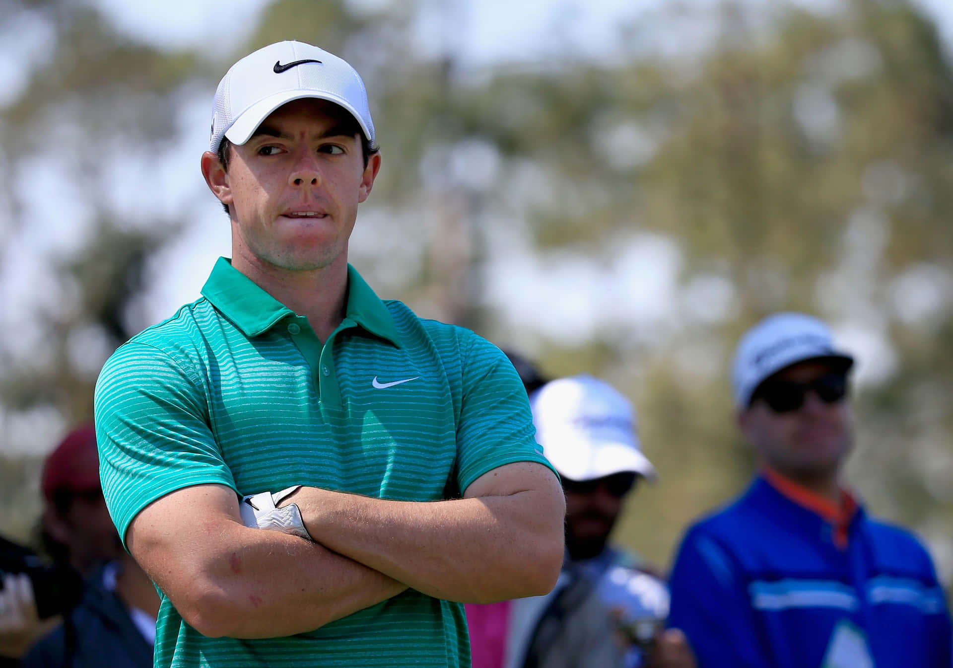 Rory McIlroy confidently poses in his golf tournament gear Wallpaper