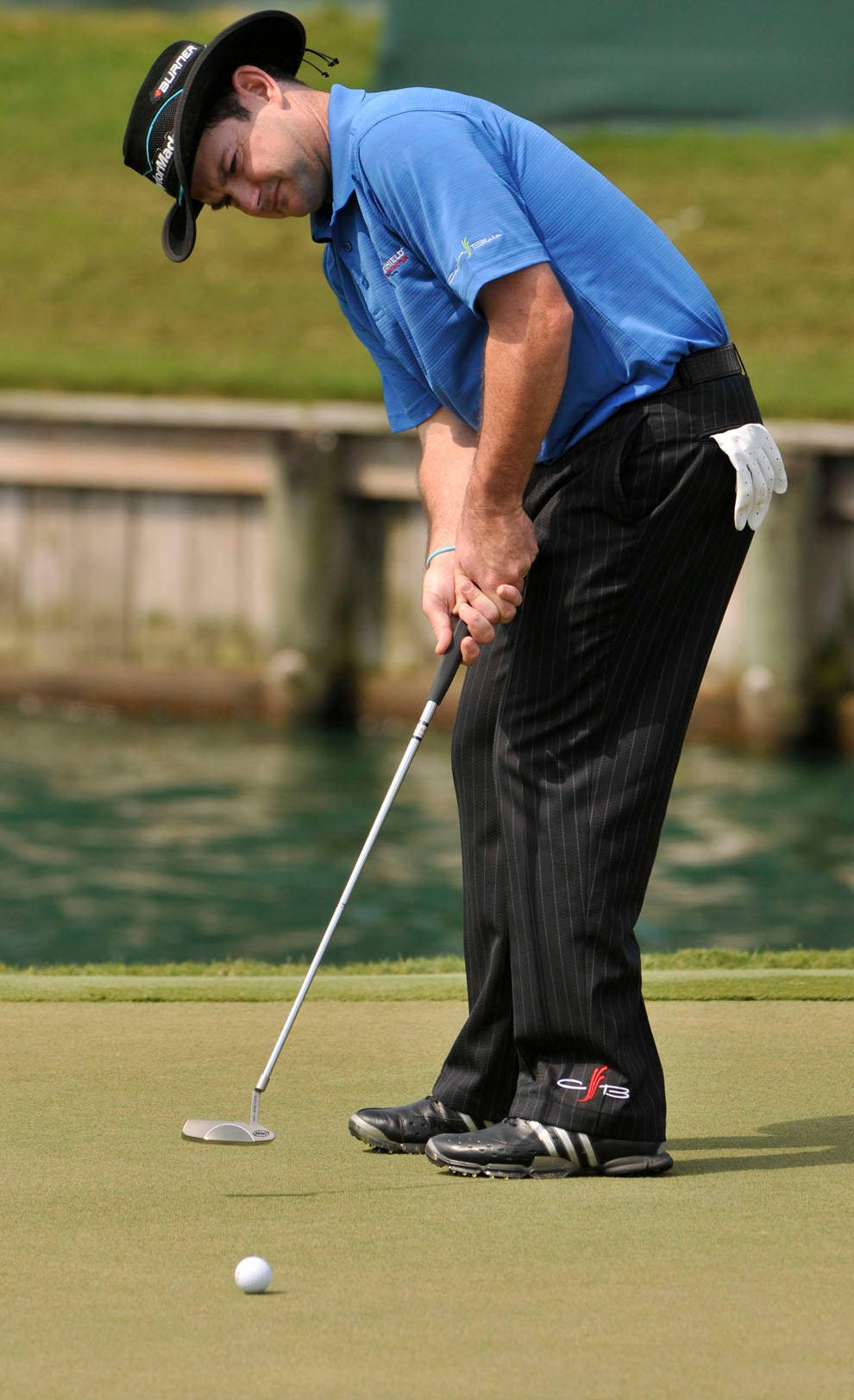 Rory Sabbatini Holding Golf Club Tightly Wallpaper