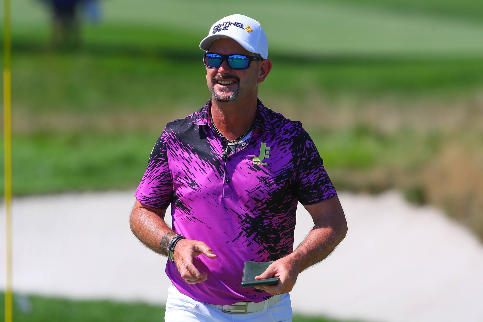 Rory Sabbatini i lyse violet skjorte Spil golf Wallpaper