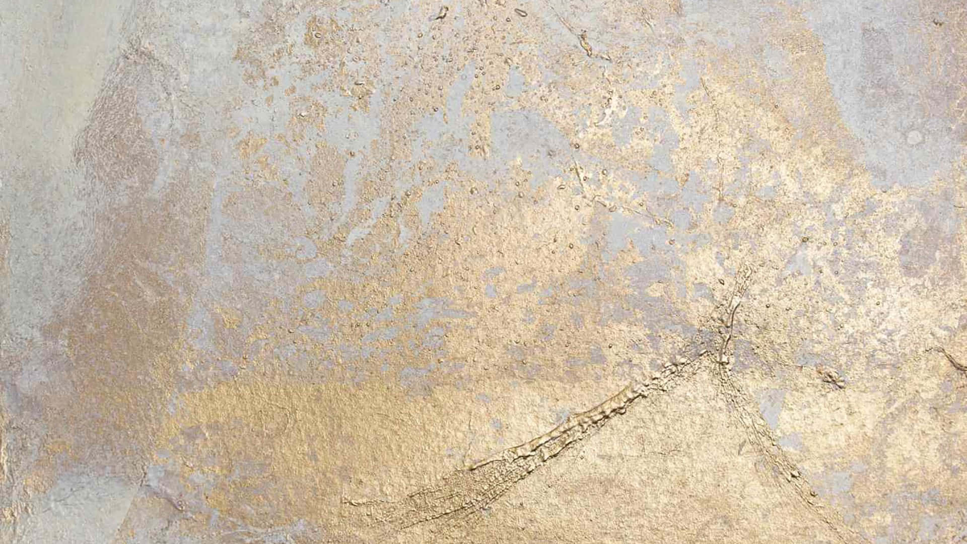 Einenahaufnahme Einer Gold- Und Silberfarben Gestrichenen Wand Wallpaper
