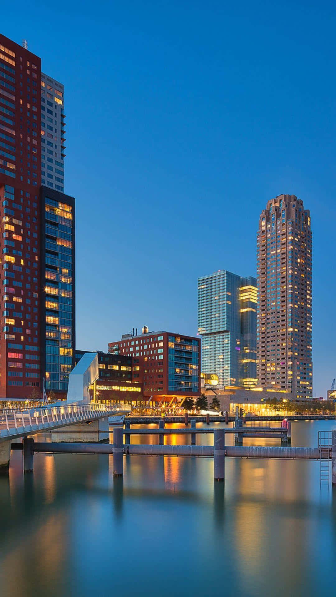 Rotterdam Skyline Skumringsrefleksjon Bakgrunnsbildet