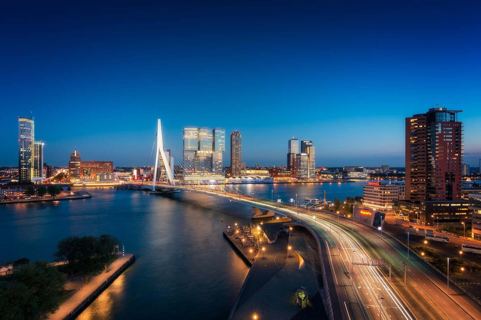 Rotterdam Skyline Skumringsutsikt Bakgrunnsbildet