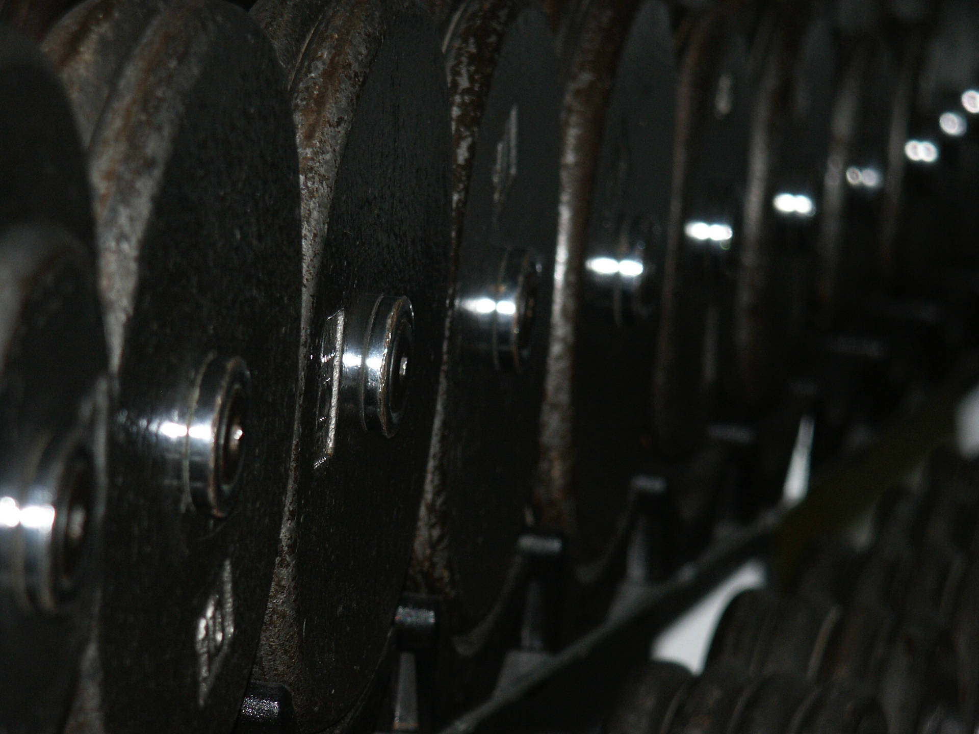 Row Of Rusty Barbell Plates Wallpaper