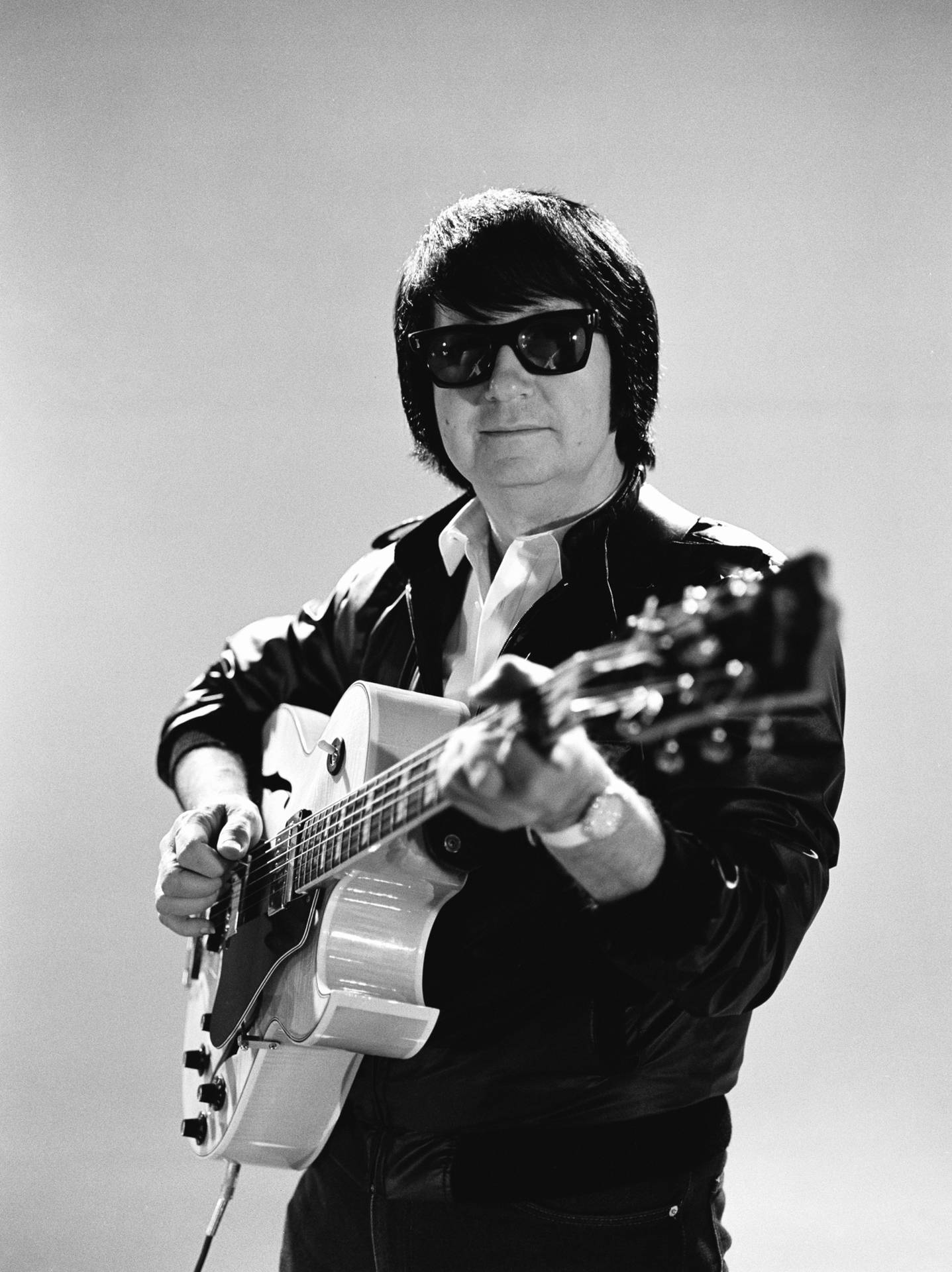Retratoen Blanco Y Negro De Roy Orbison Fondo de pantalla