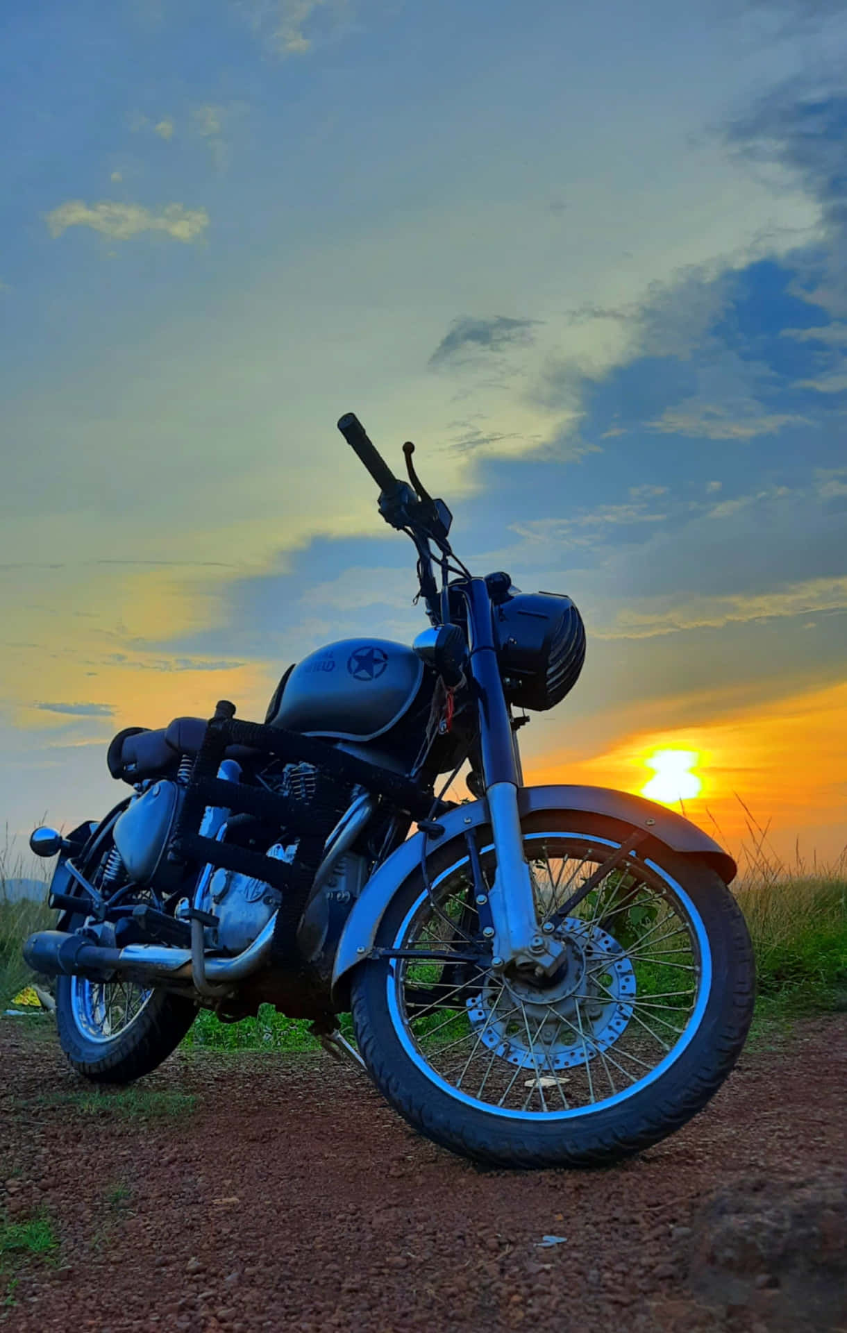 Download Royal Enfield Bullet Pictures | Wallpapers.com