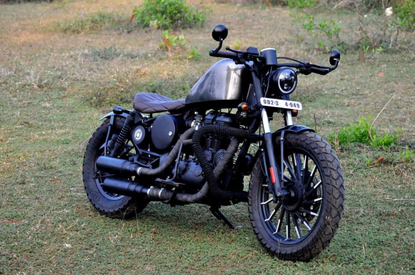 Download Modified Dev 350 Royal Enfield Pictures | Wallpapers.com
