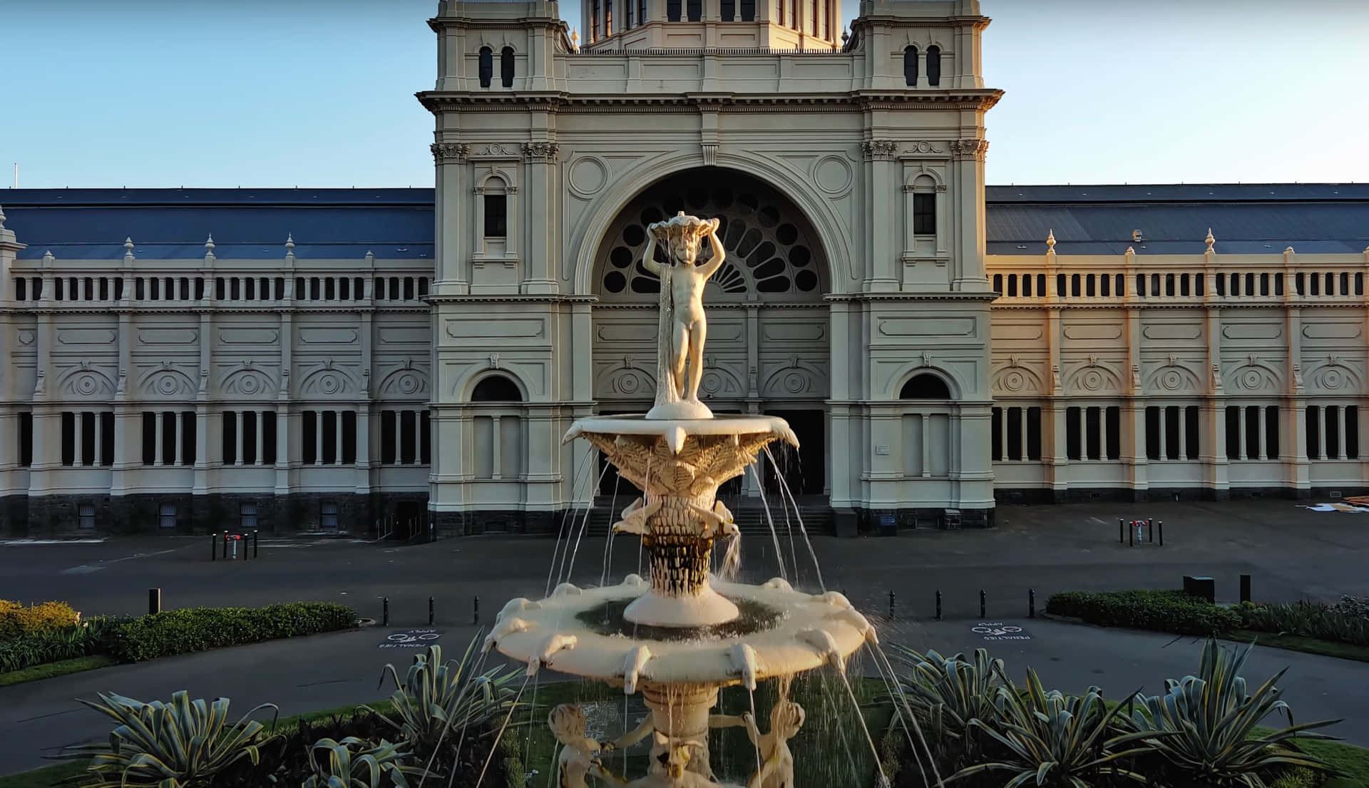 Royal Exhibition Building Fountain View Wallpaper