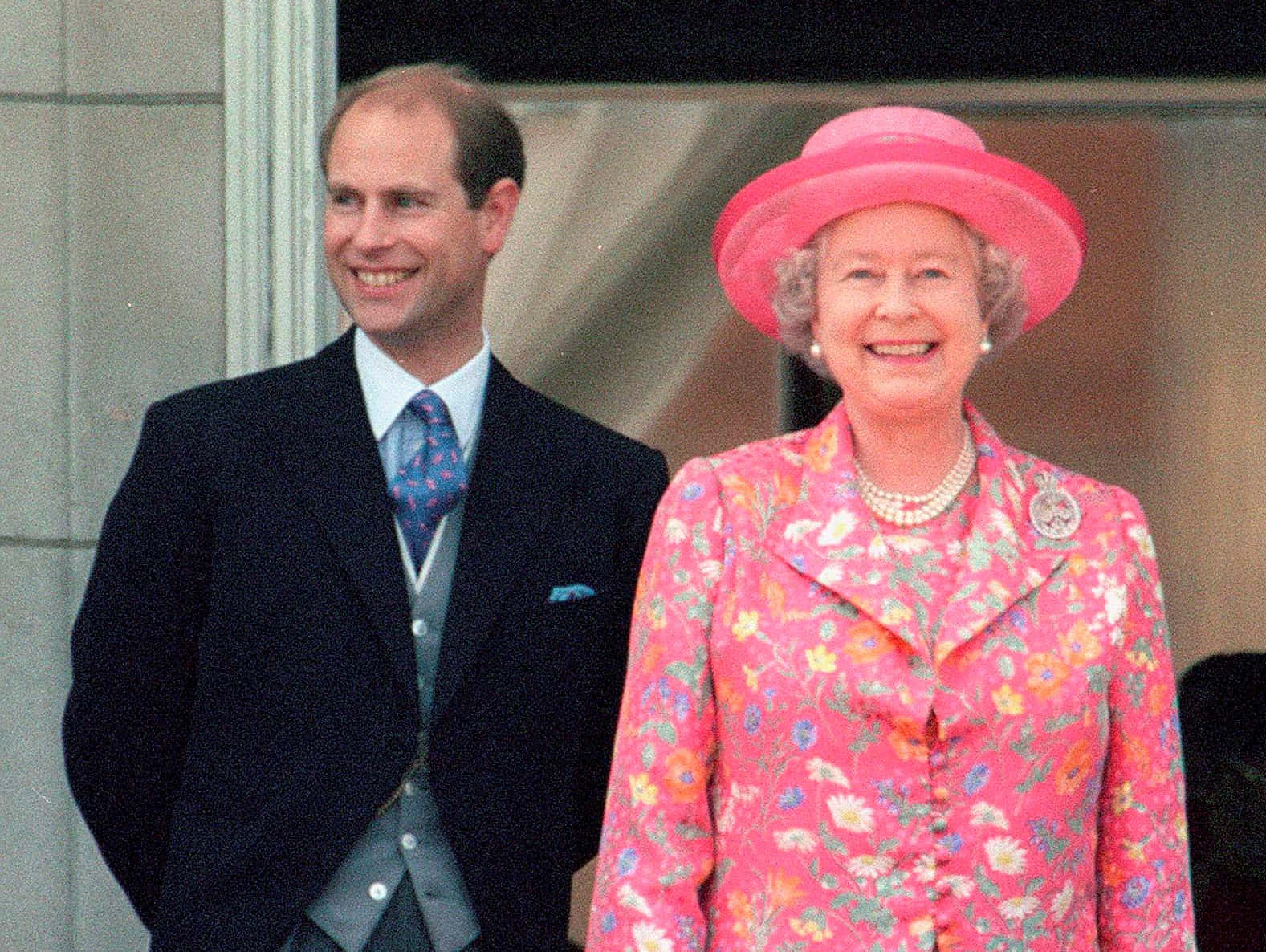Royal Family Member Prince Edward With Queen Elizabeth Wallpaper