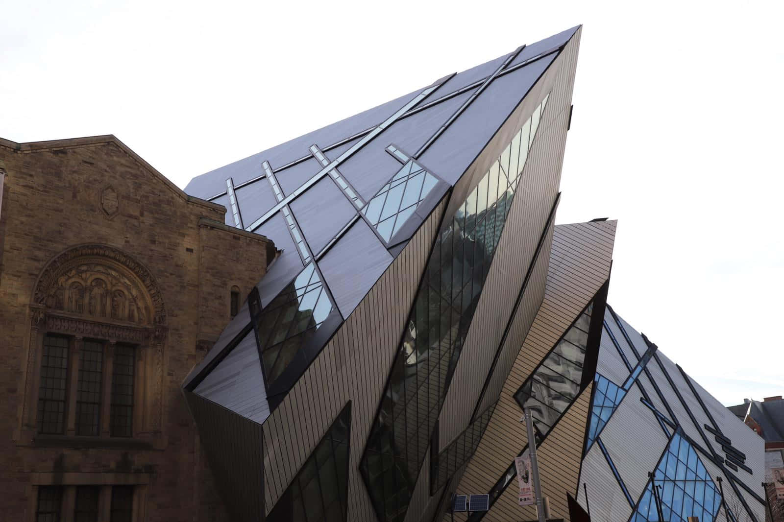 Royal Ontario Museum Modern Architecture Wallpaper