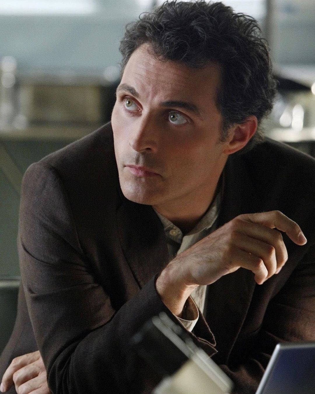 Rufus Sewell Acting In A Black Suit Wallpaper
