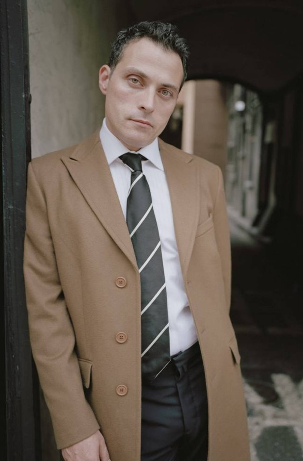 Rufus Sewell In Brown Coat And Striped Tie Wallpaper