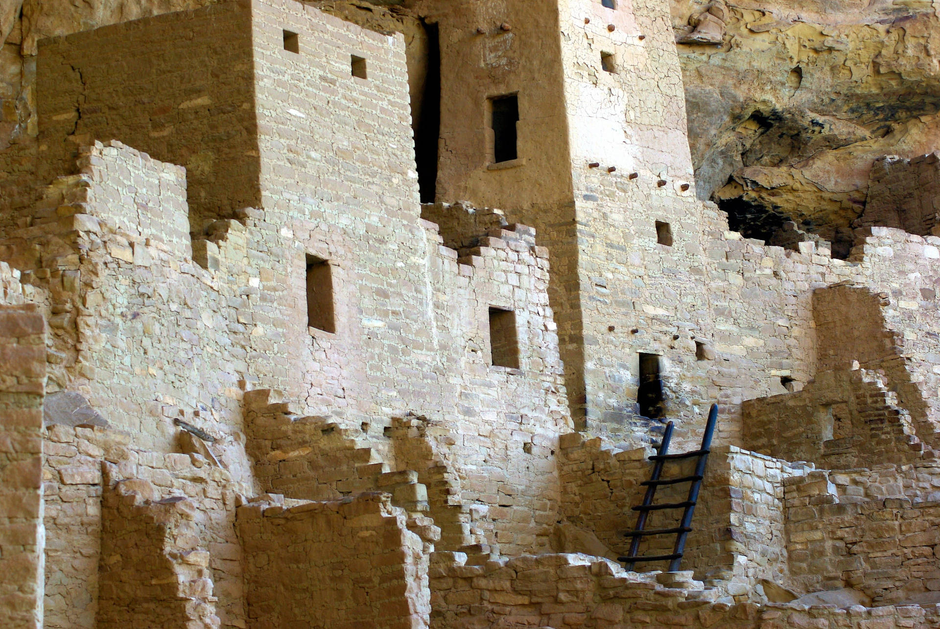 Ruins With Ladder In Mesa Verde Wallpaper