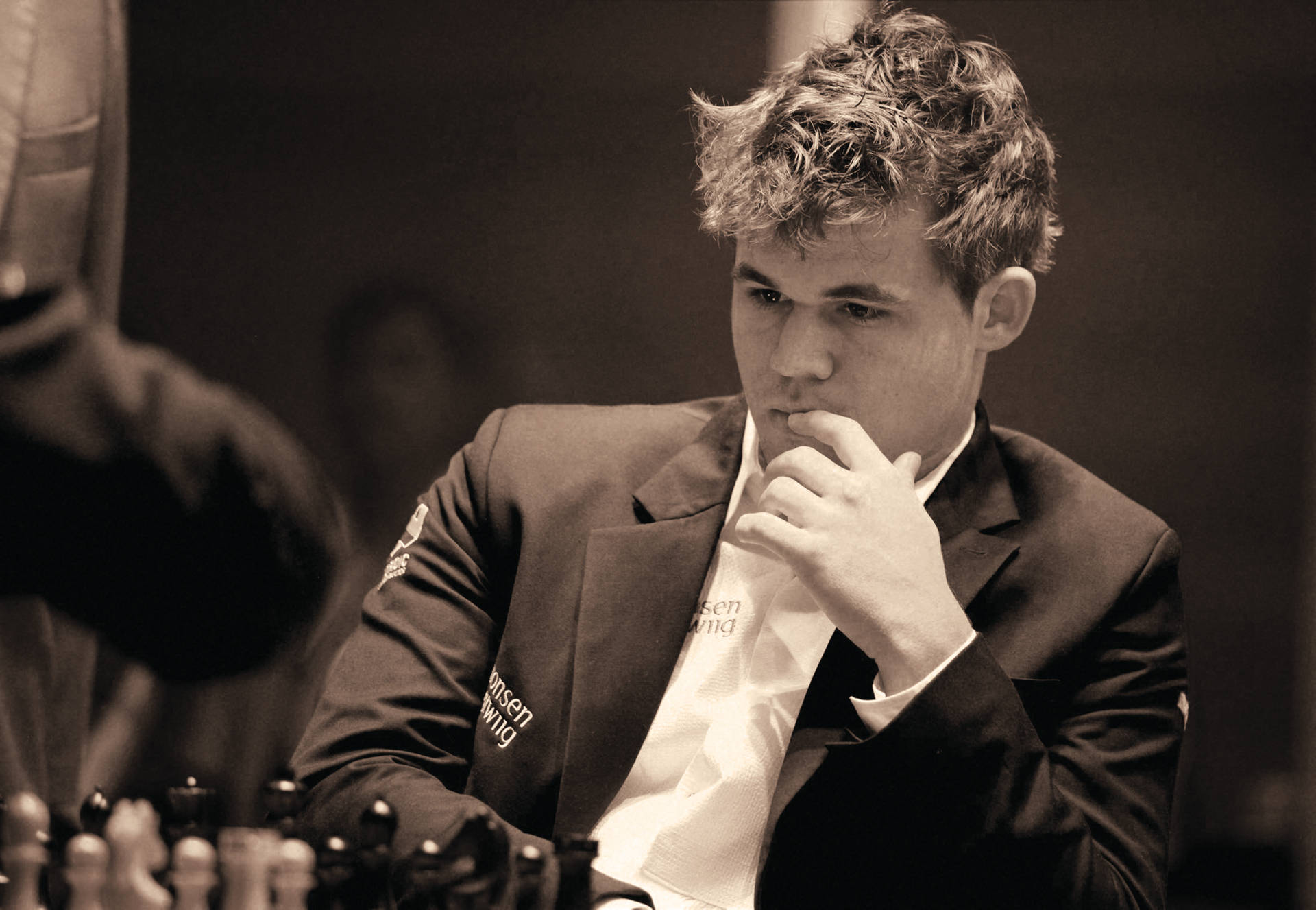 Ruminerende Magnus Carlsen mønster. Wallpaper