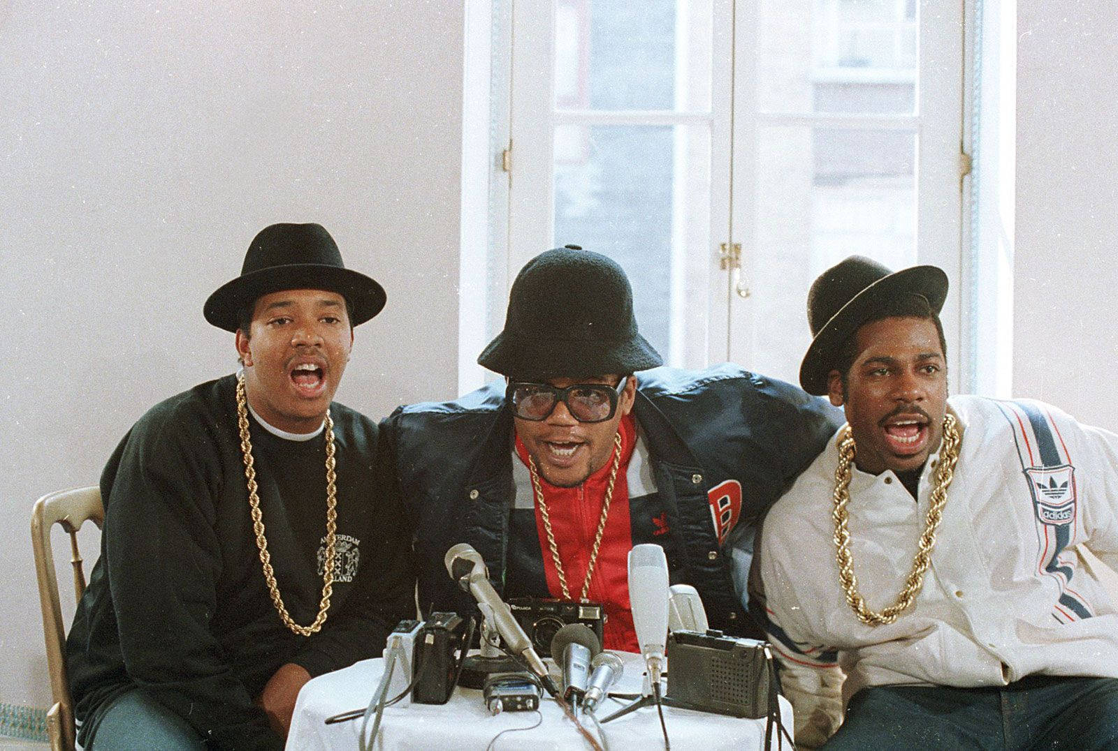Run D.m.c Three Rappers Conference Wallpaper