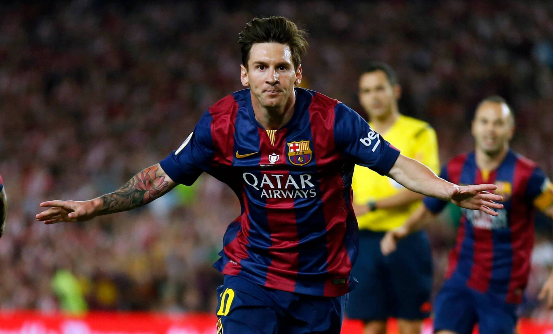 Corriendohacia La Cámara Lionel Messi. Fondo de pantalla