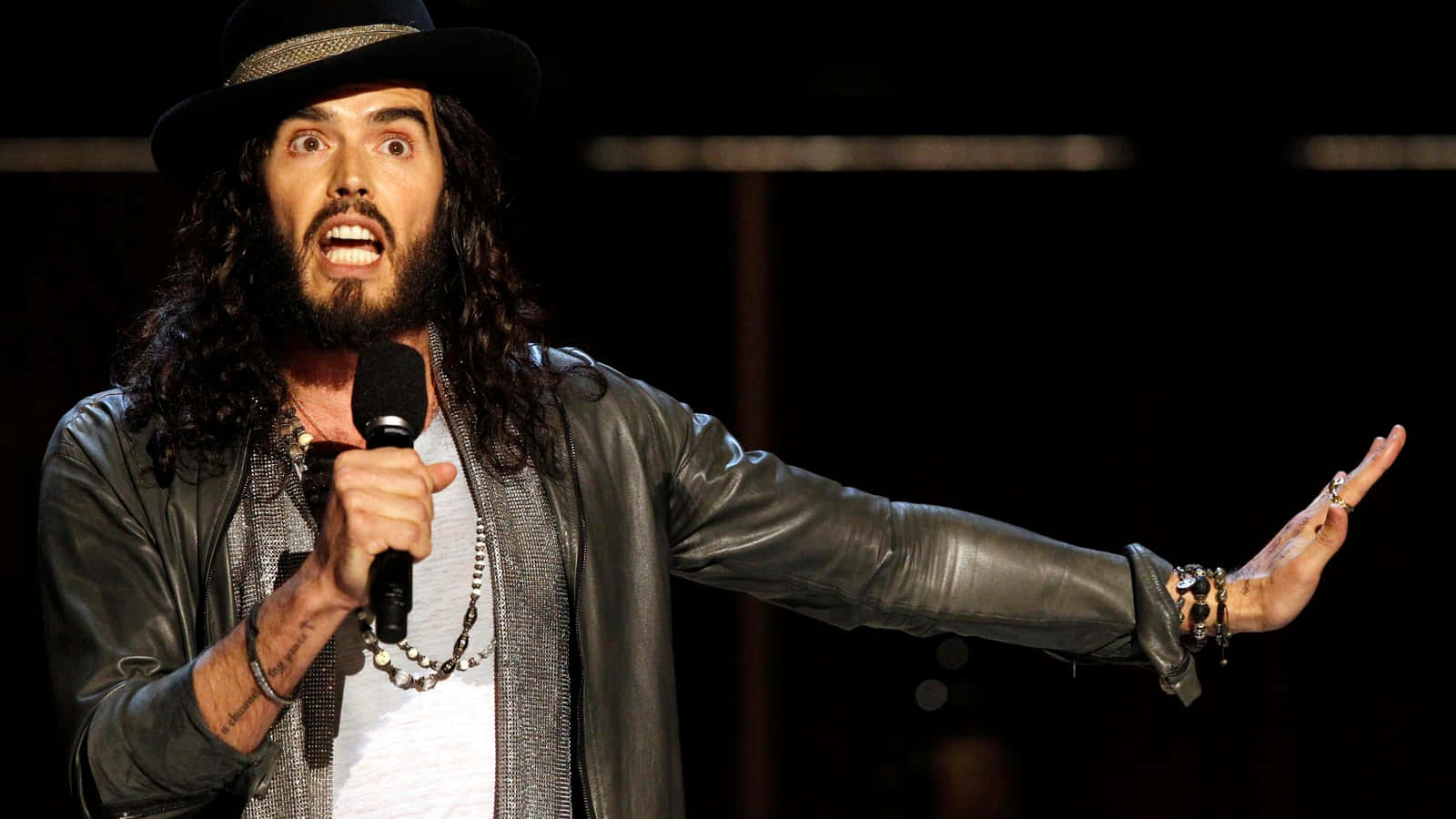 Russell Brand Comedian On Stage Wallpaper
