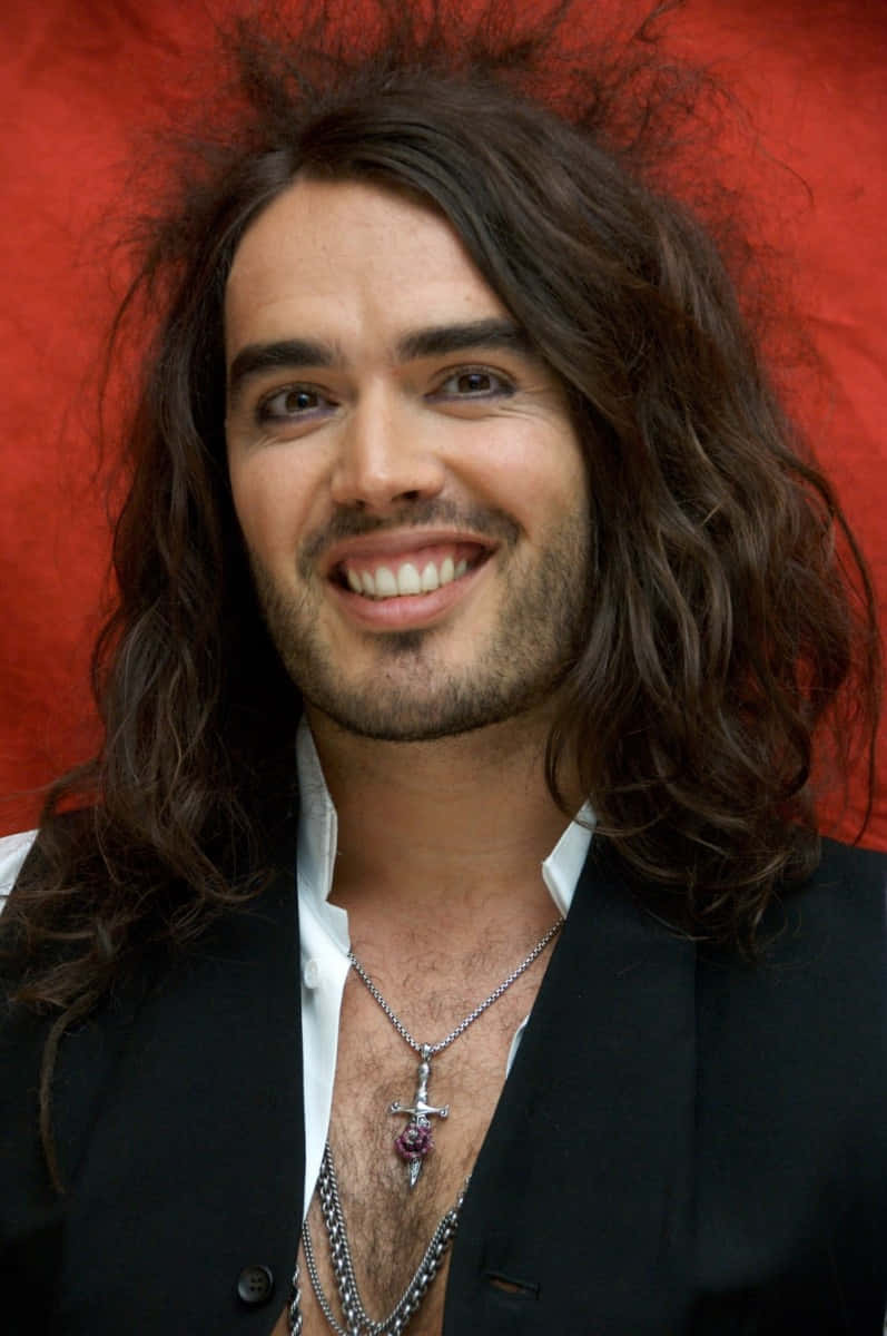 Russell Brand Smiling Actor Wallpaper