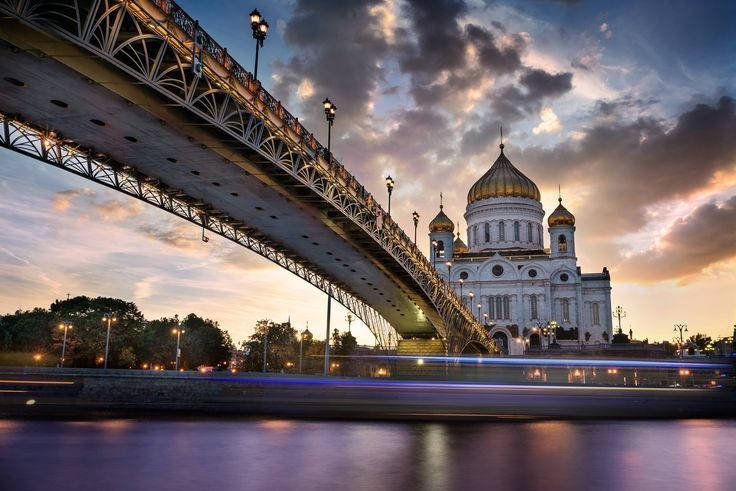 Majestic View of Russia's Christ The Savior Church Wallpaper