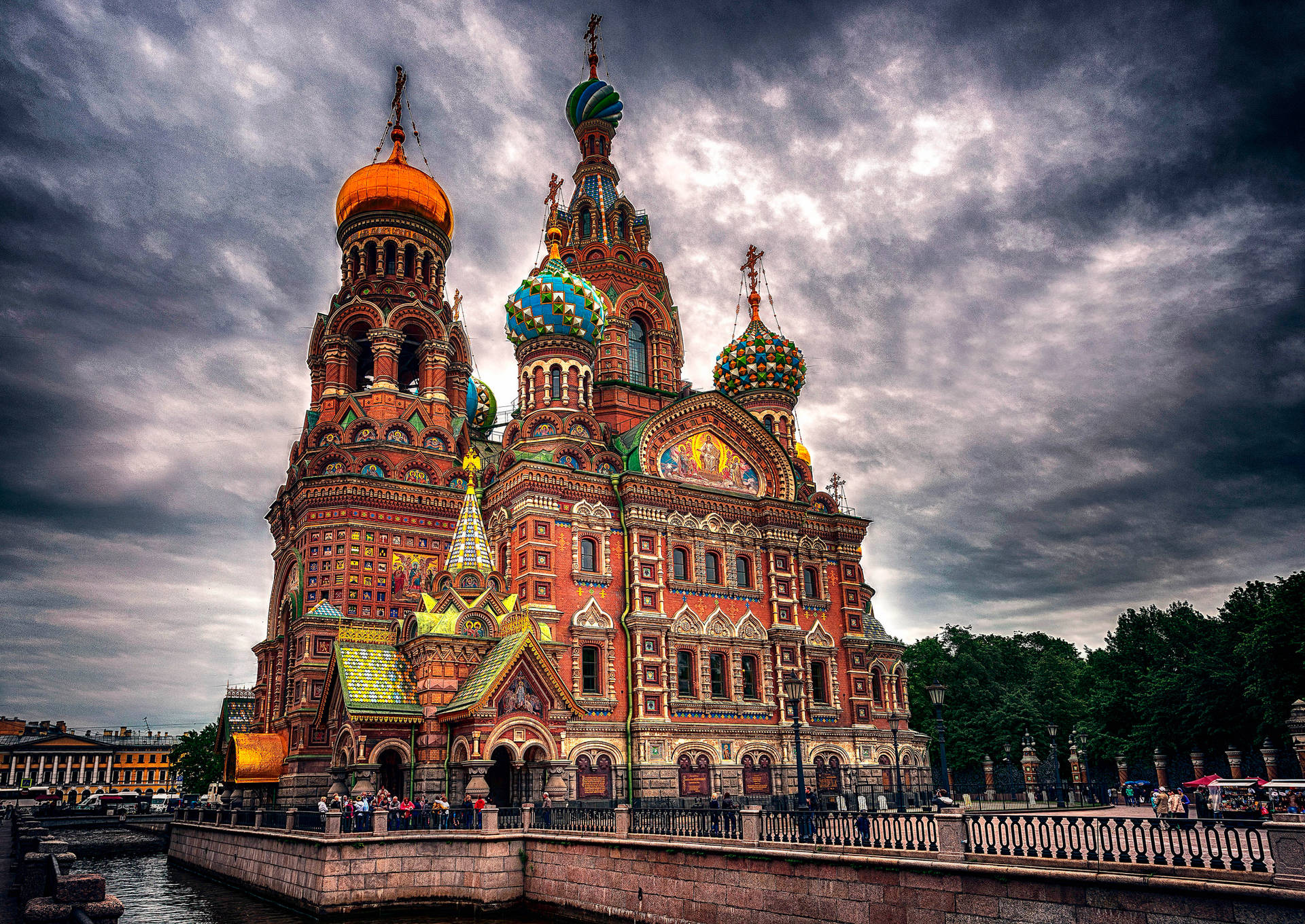 Majestic view of the Savior on Spilled Blood, a monumental symbol of Russian heritage. Wallpaper
