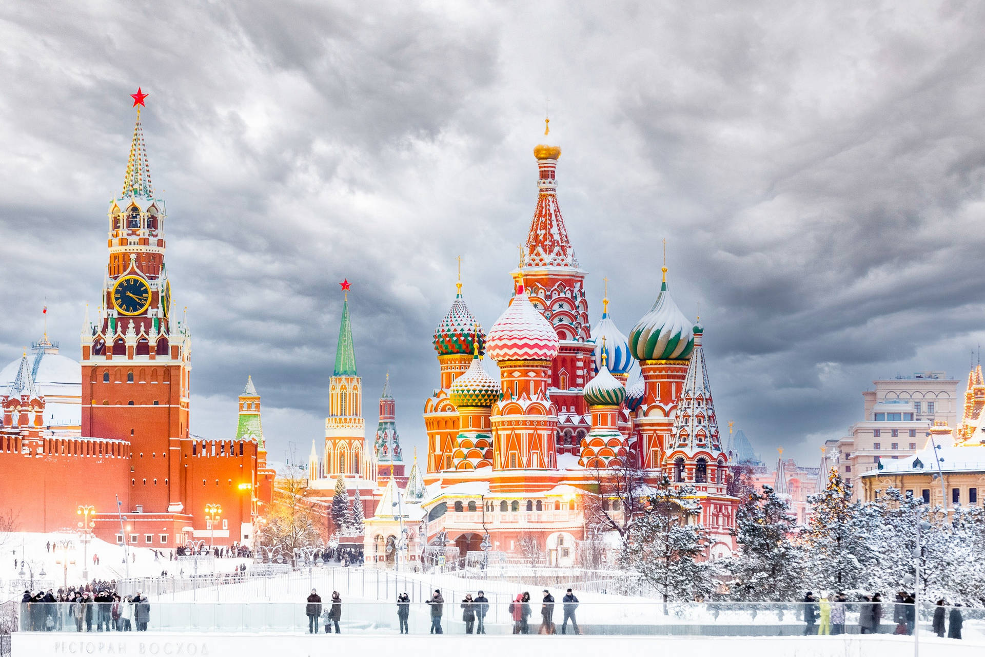 Splendid View of St Basil's Cathedral in Russia Wallpaper