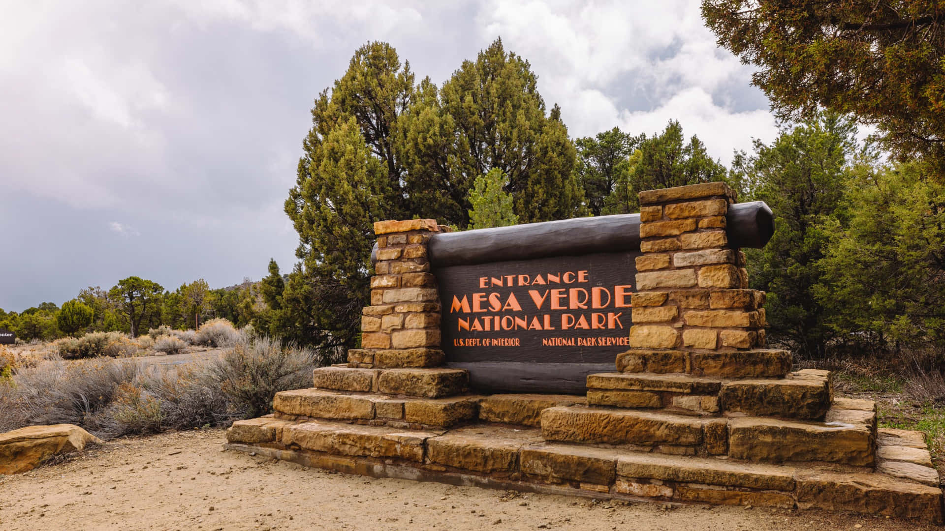 Rustic Design Entrance Sign Mesa Verde National Park Wallpaper