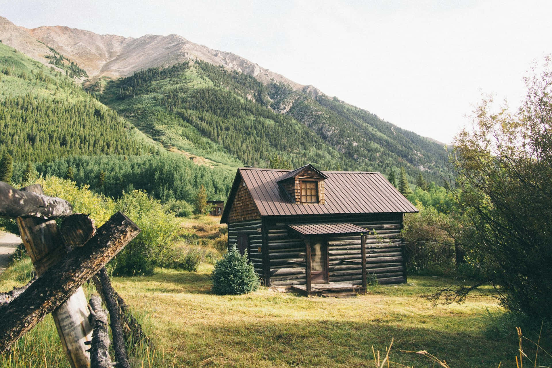 Rustieke Berg Log Cabin Achtergrond