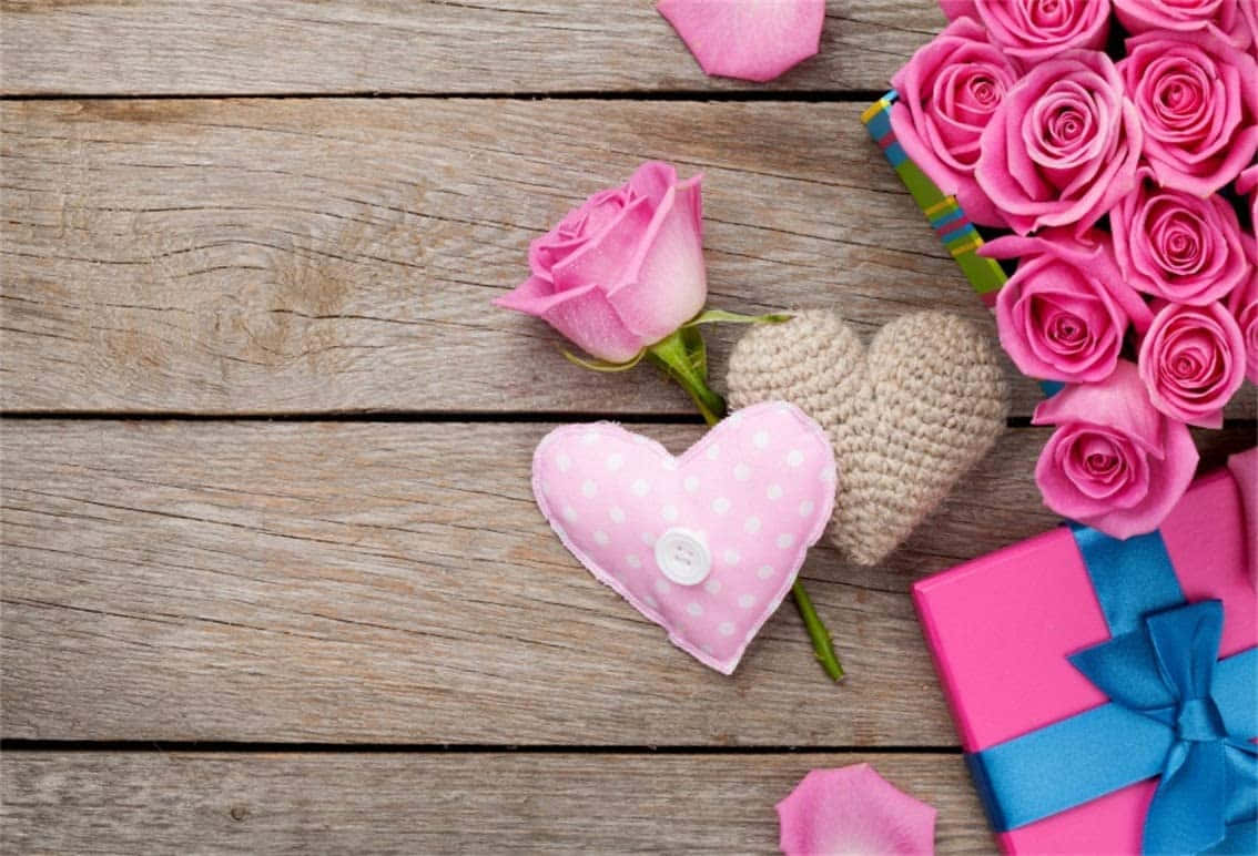 Make Rustic Valentine Day Memories with this Romantic Setup Wallpaper