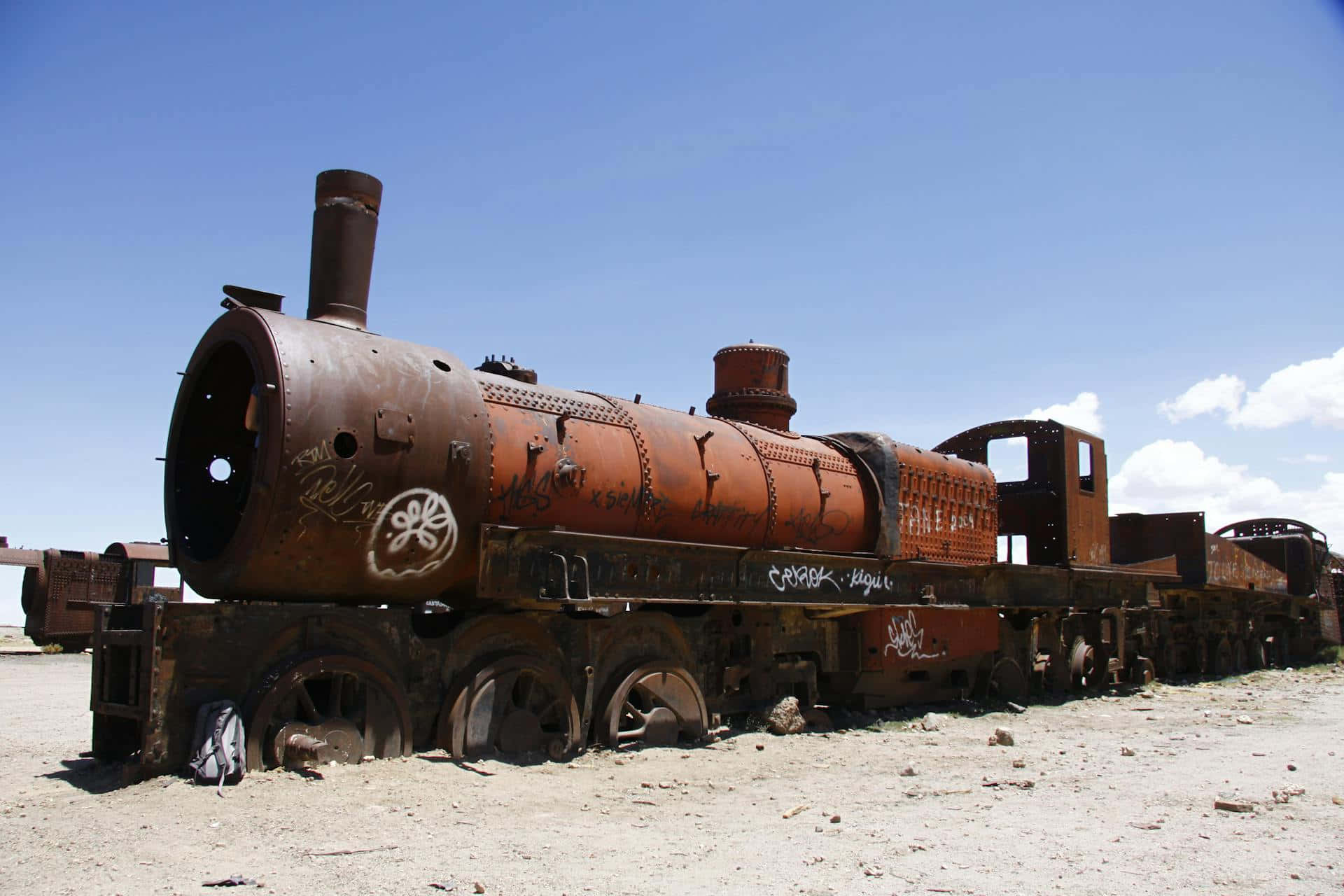 Vieux Train Rouillé Dans Le Désert Fond d'écran