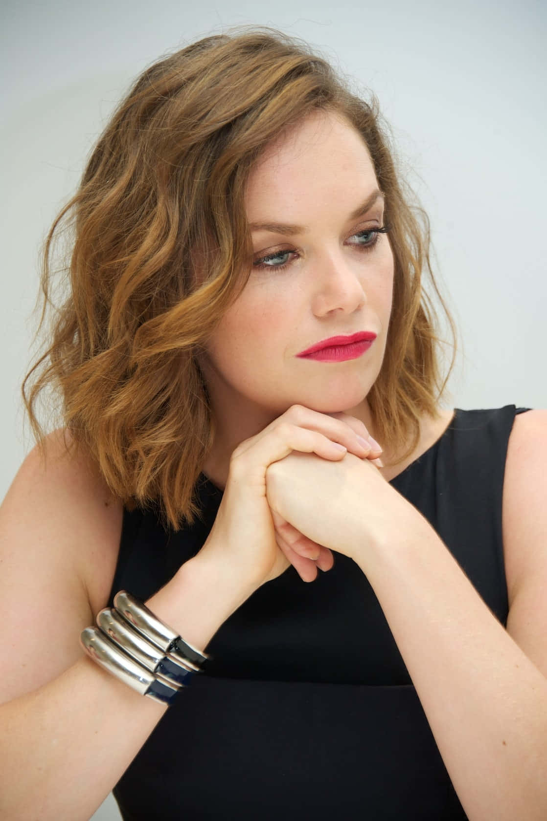 Ruth Wilson In A Radiant Pose Wallpaper