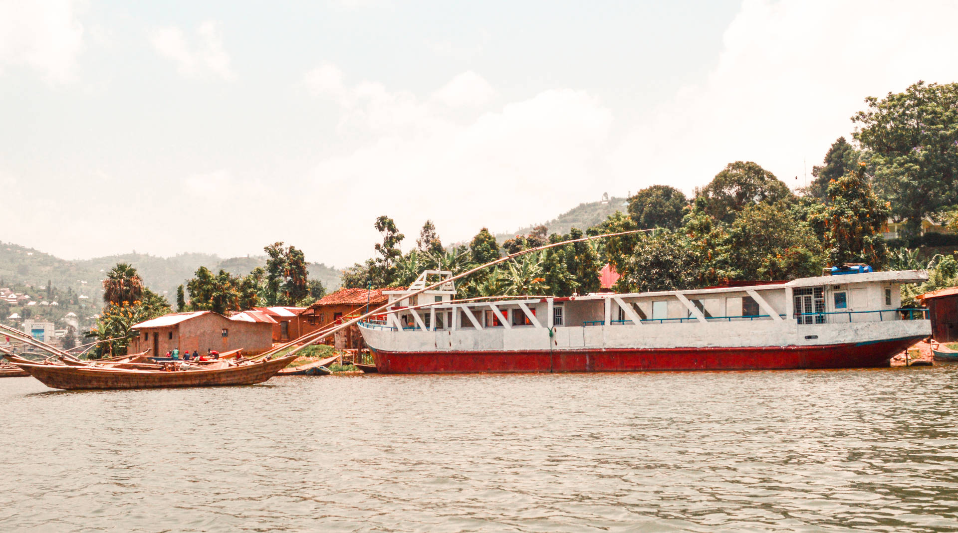 Rwandaboote Im Wasser Wallpaper