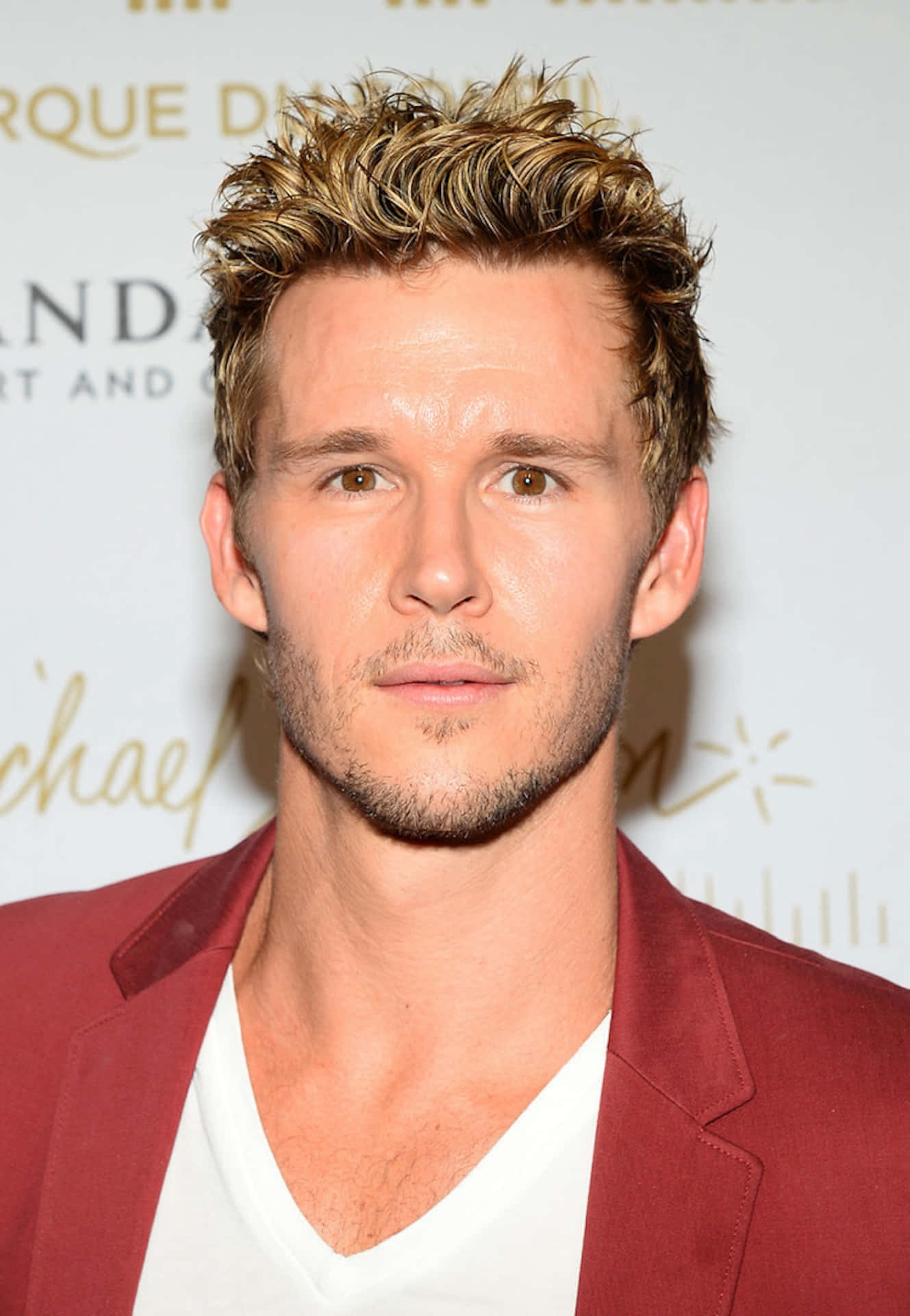 Ryan Kwanten Rode Blazer Evenement Achtergrond