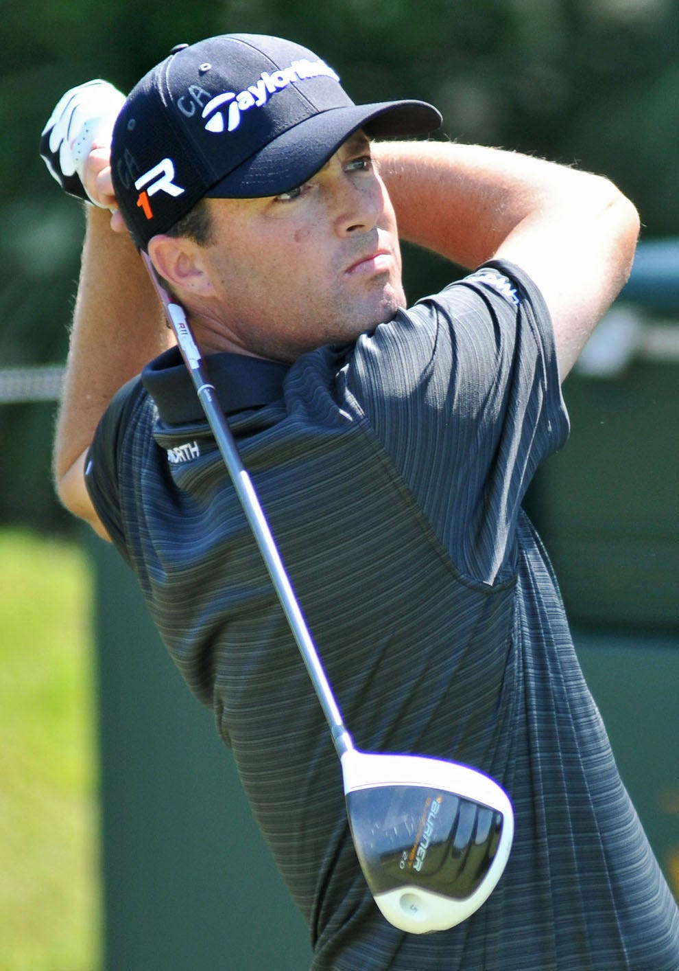 Ryanpalmer Con Camiseta Gris Oscuro Jugando Golf. Fondo de pantalla