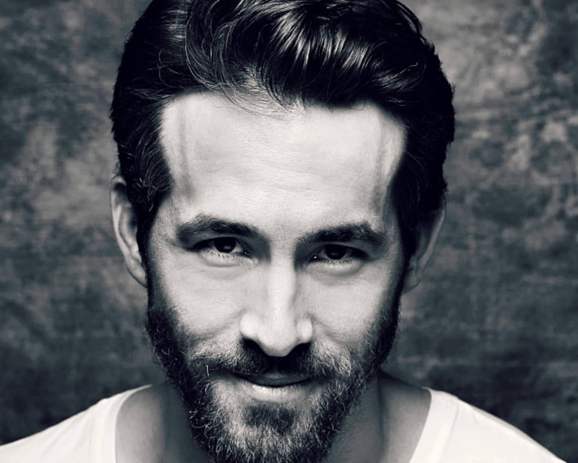 Ryan Reynolds Male Face Wallpaper