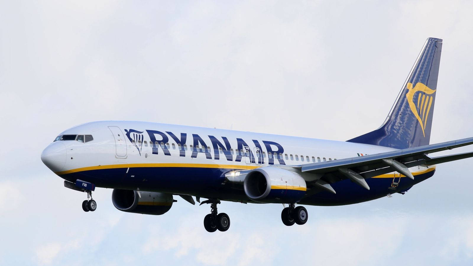 Ryanair Flying In Cloudy Sky Wallpaper