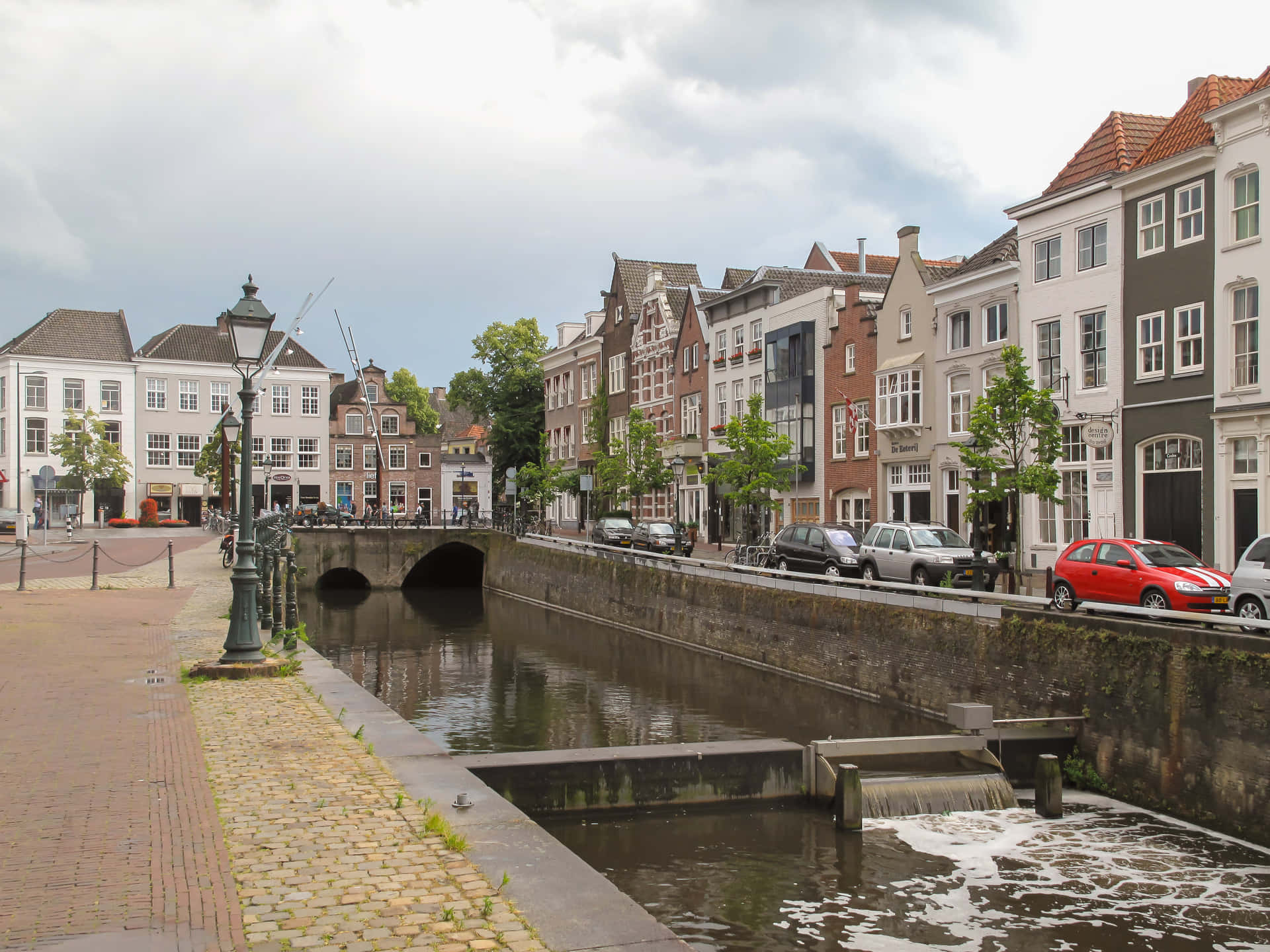 S Hertogenbosch Canal Street View Wallpaper