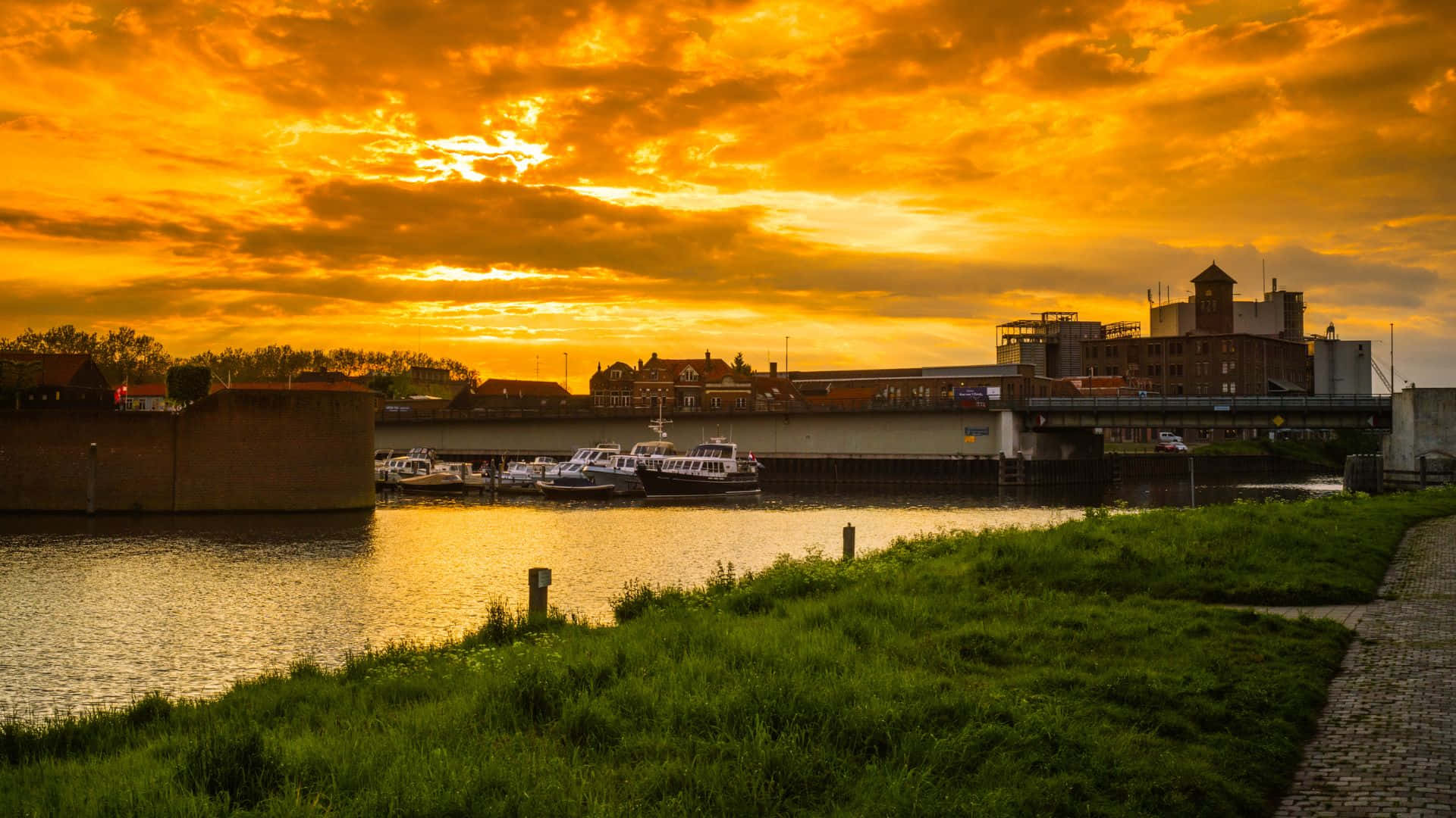 Zonsondergang Rivierzicht S-hertogenbosch Achtergrond