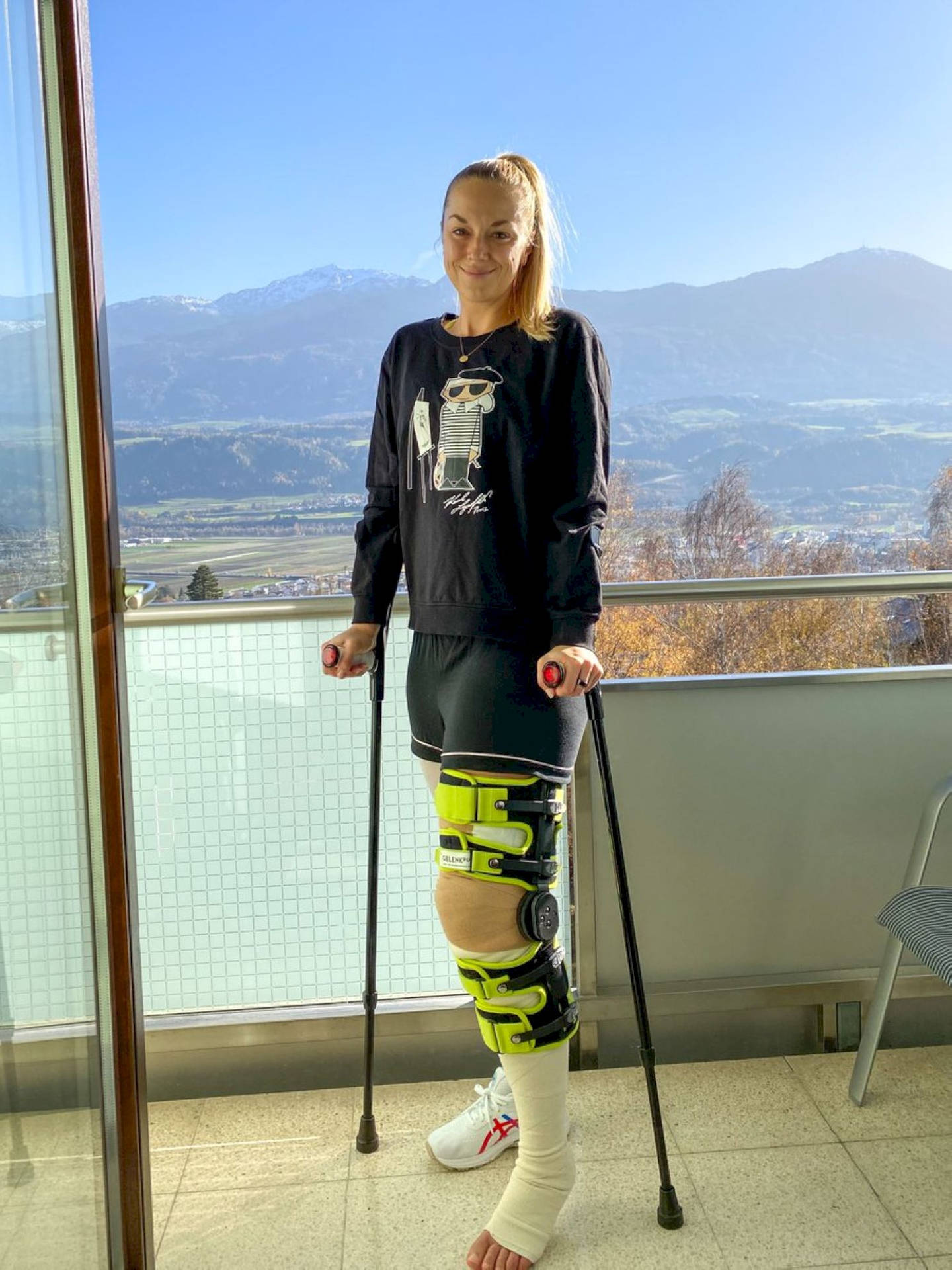 Sabine Lisicki With Knee Injury Wallpaper