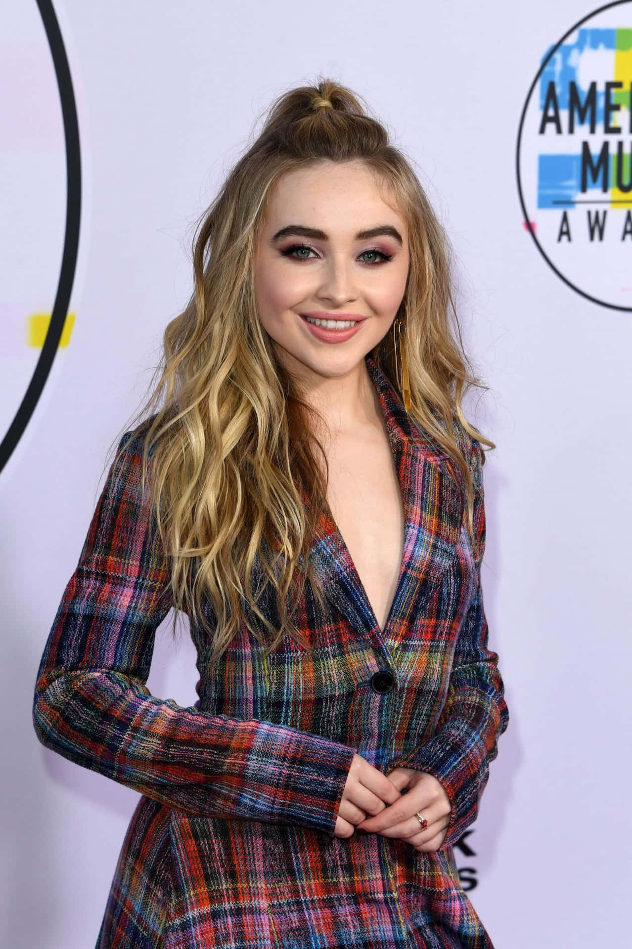 Sabrina Carpenter Plaid Blazer American Music Awards Wallpaper