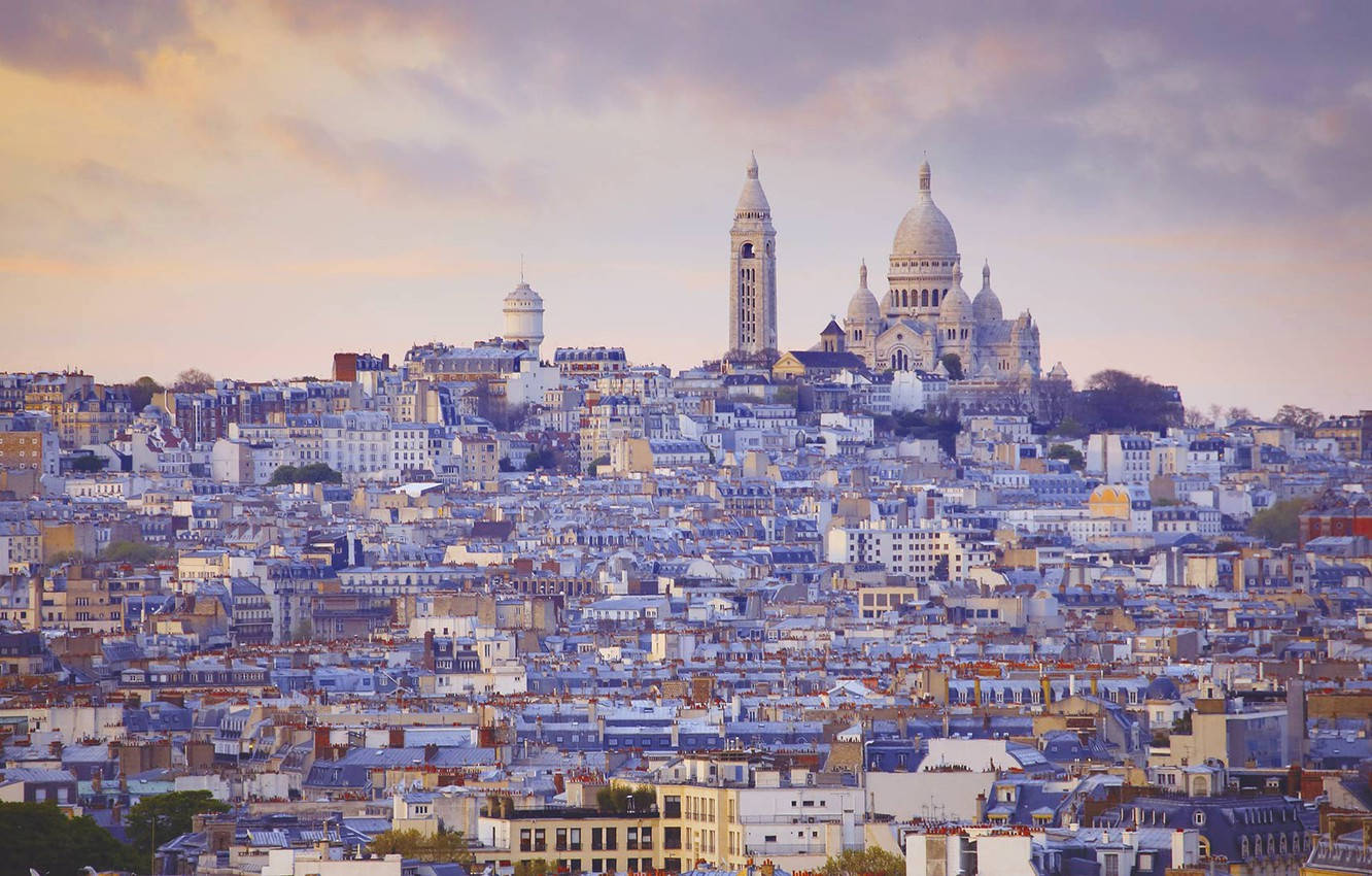 Sacre Coeur Standing Tall Overlooking Montmartre Wallpaper