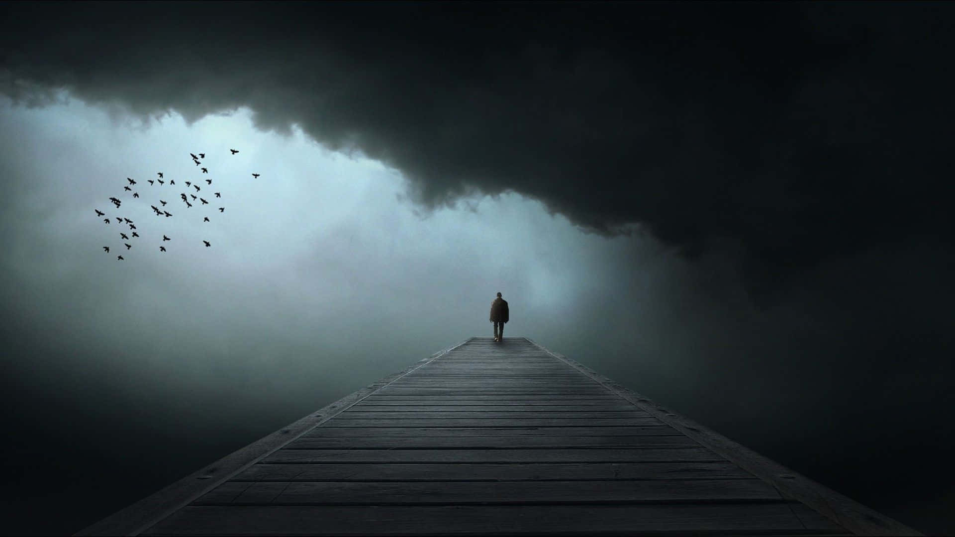 Vibestristes, Hombre En El Puente Con Nubes Oscuras. Fondo de pantalla