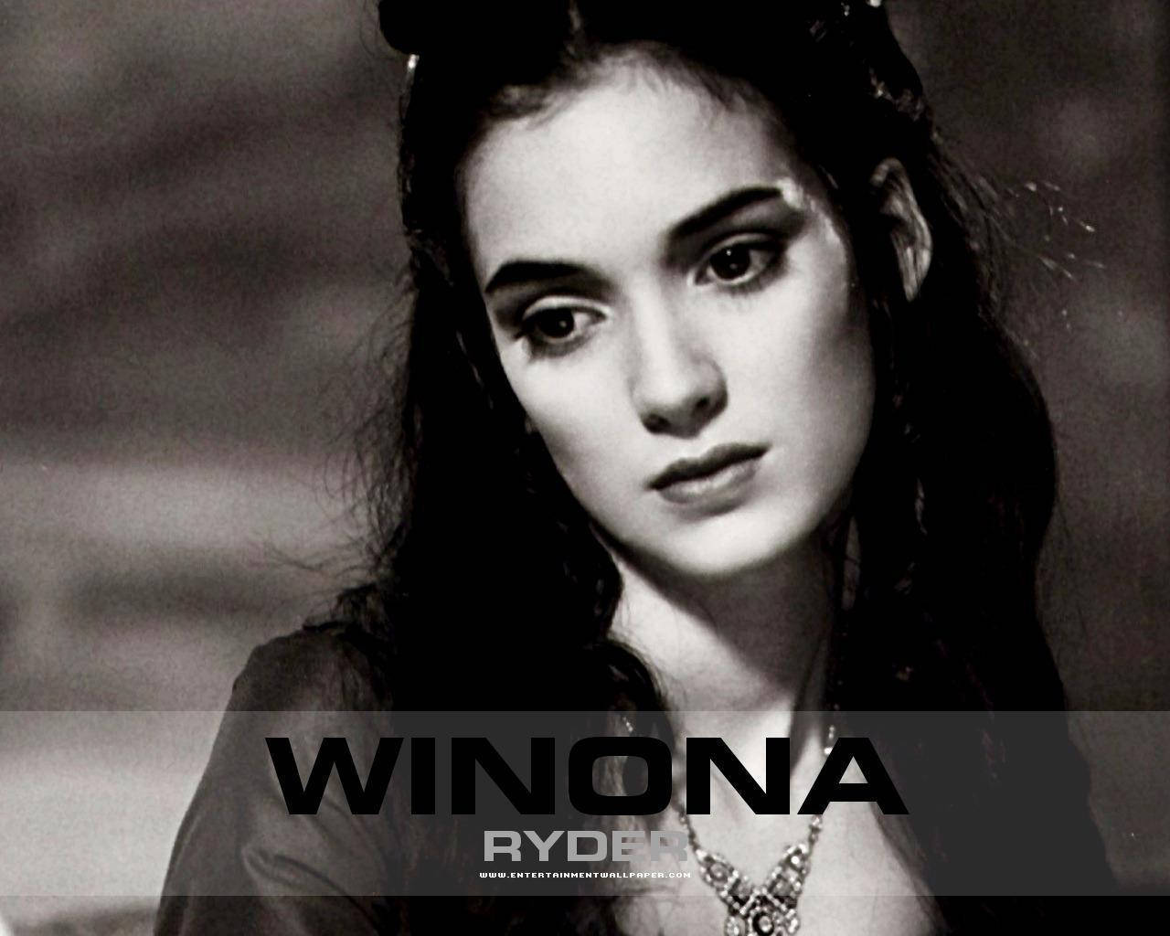Winona Ryder 1280 X 1024 Wallpaper