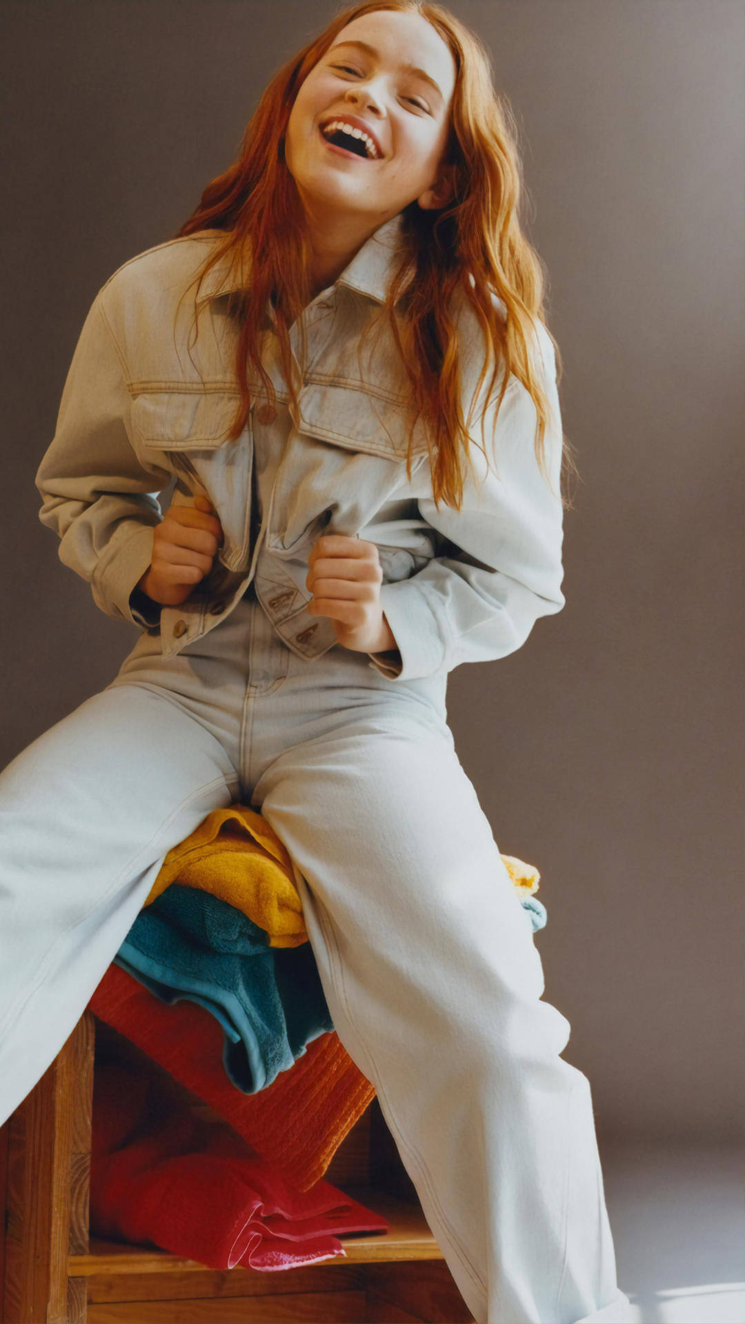 Sadie Sink In Gray Outfit Wallpaper