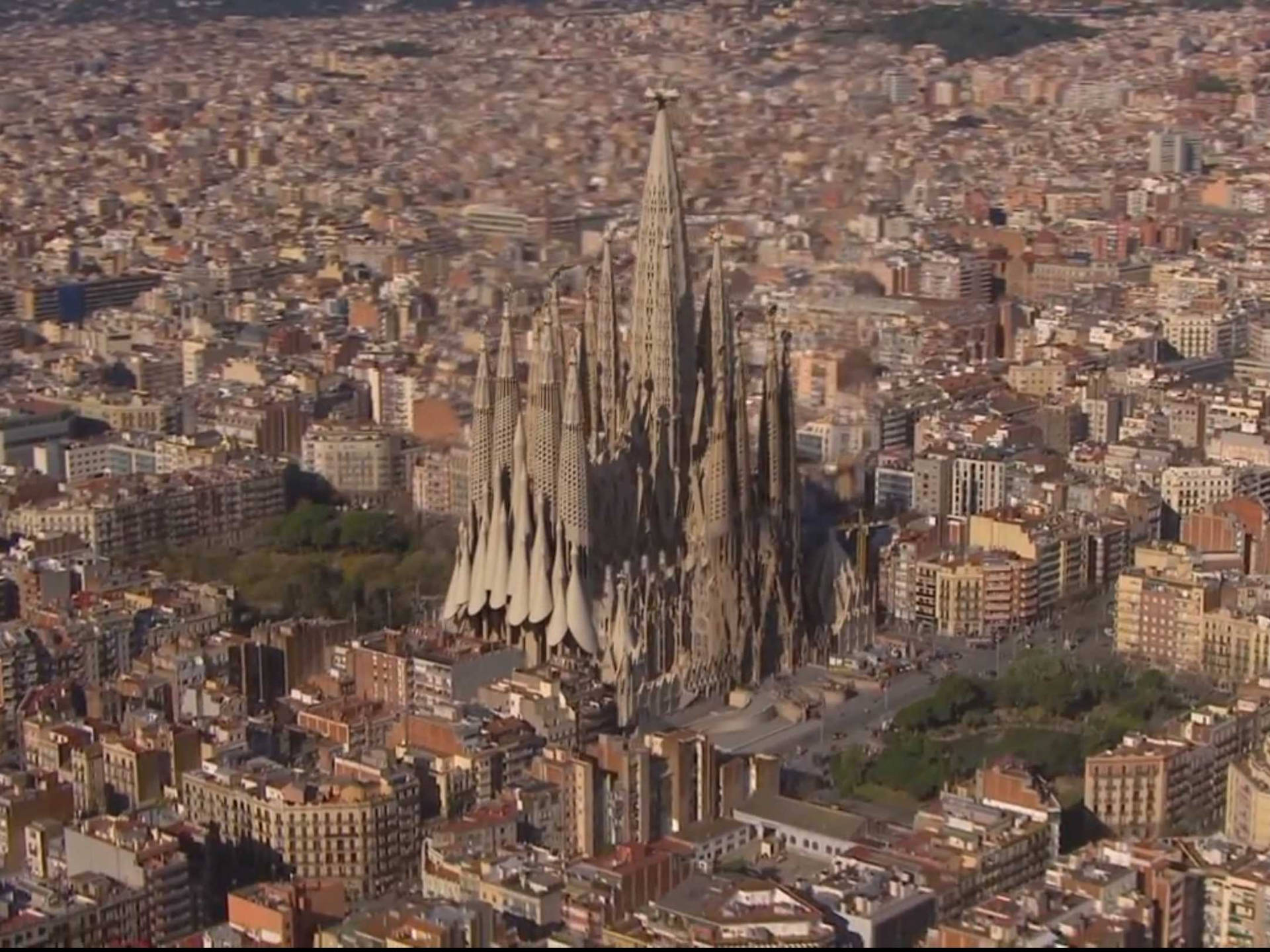 Vistaaérea De La Sagrada Familia En Barcelona Fondo de pantalla