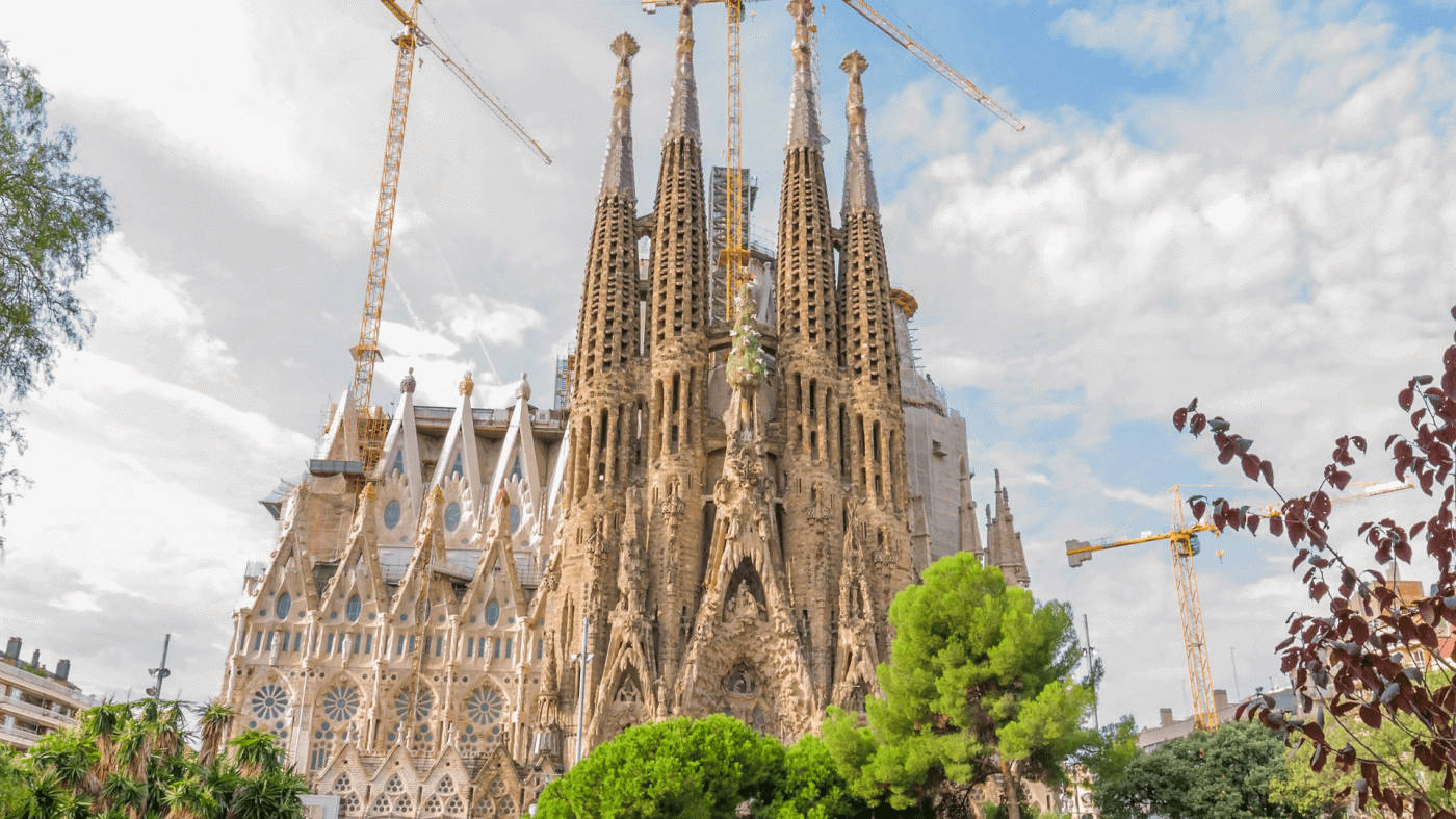 Sagrada Familia Construction From Side Wallpaper