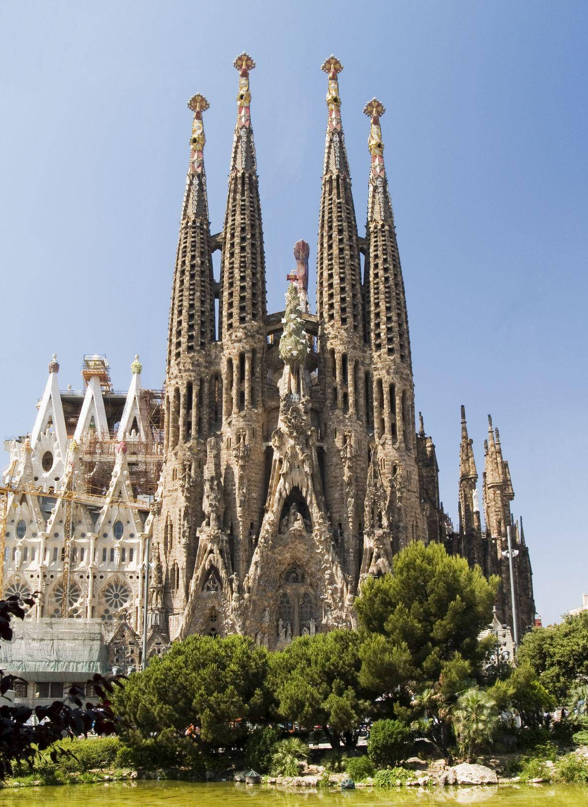 Sagrada Familia From Pond Wallpaper