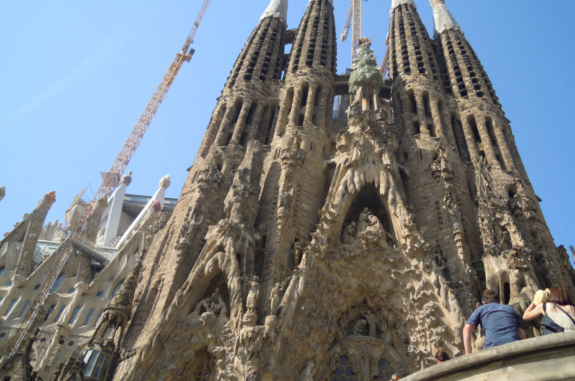 Sagrada Familia Imposing Facade Wallpaper