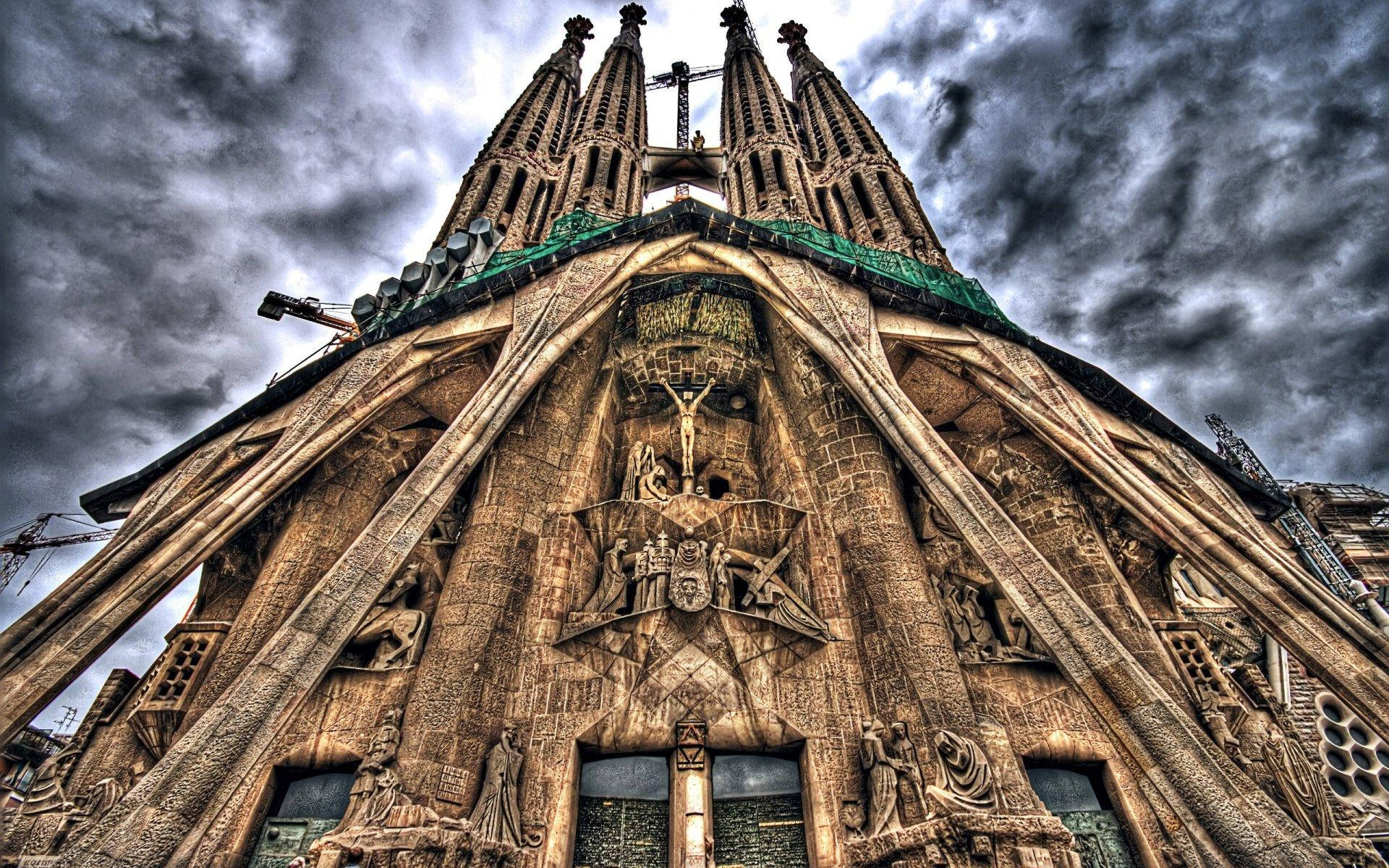 Sagrada Familia Upwards View Wallpaper